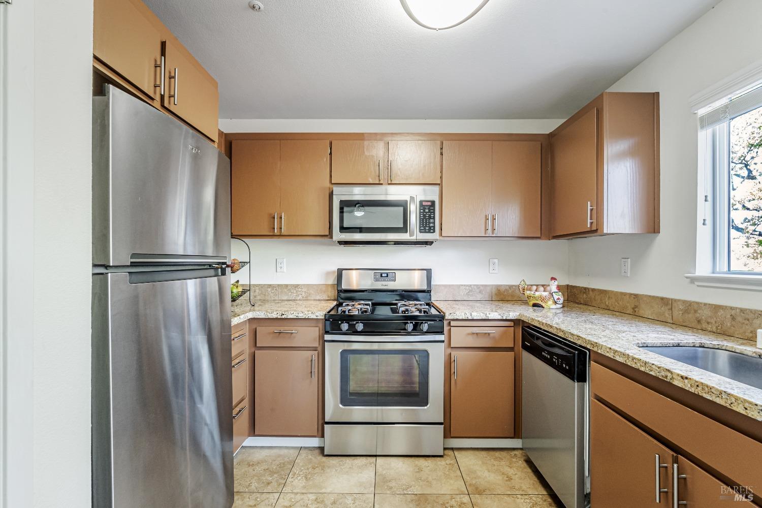 Detail Gallery Image 9 of 30 For 147 Quarry Rdgs, Healdsburg,  CA 95448 - 3 Beds | 1/1 Baths