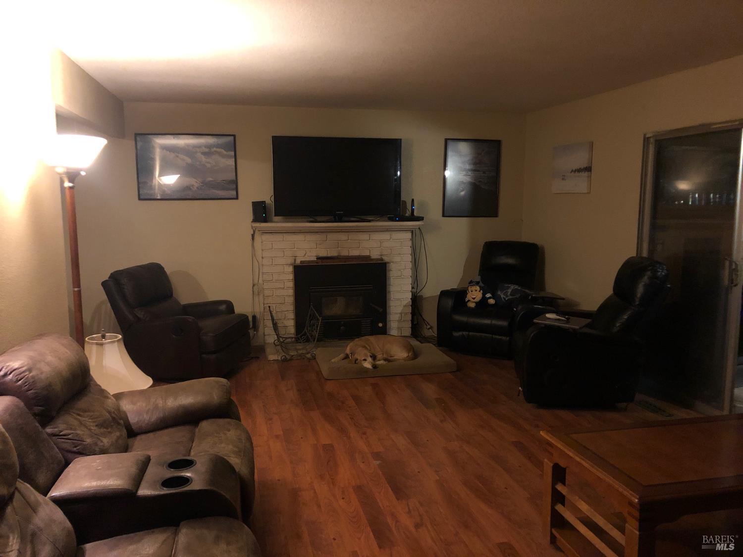 Detail Gallery Image 8 of 9 For 2127 Fremont Dr, Santa Rosa,  CA 95409 - 3 Beds | 2 Baths