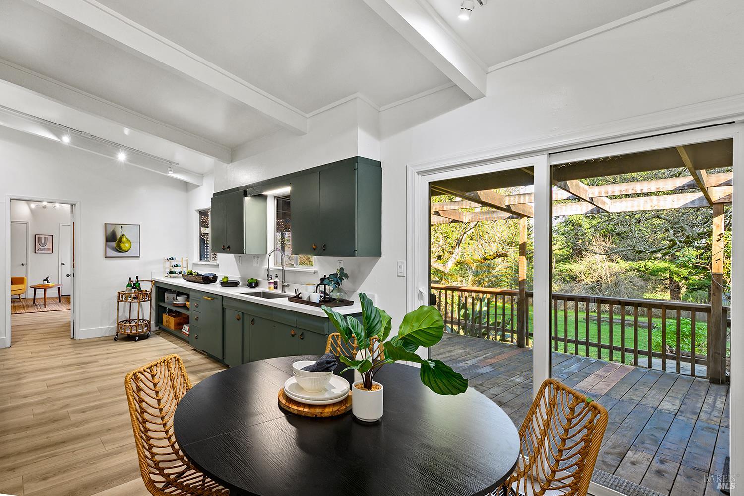 Detail Gallery Image 11 of 69 For 1417 Deer Ln, Sebastopol,  CA 95472 - 4 Beds | 2/1 Baths