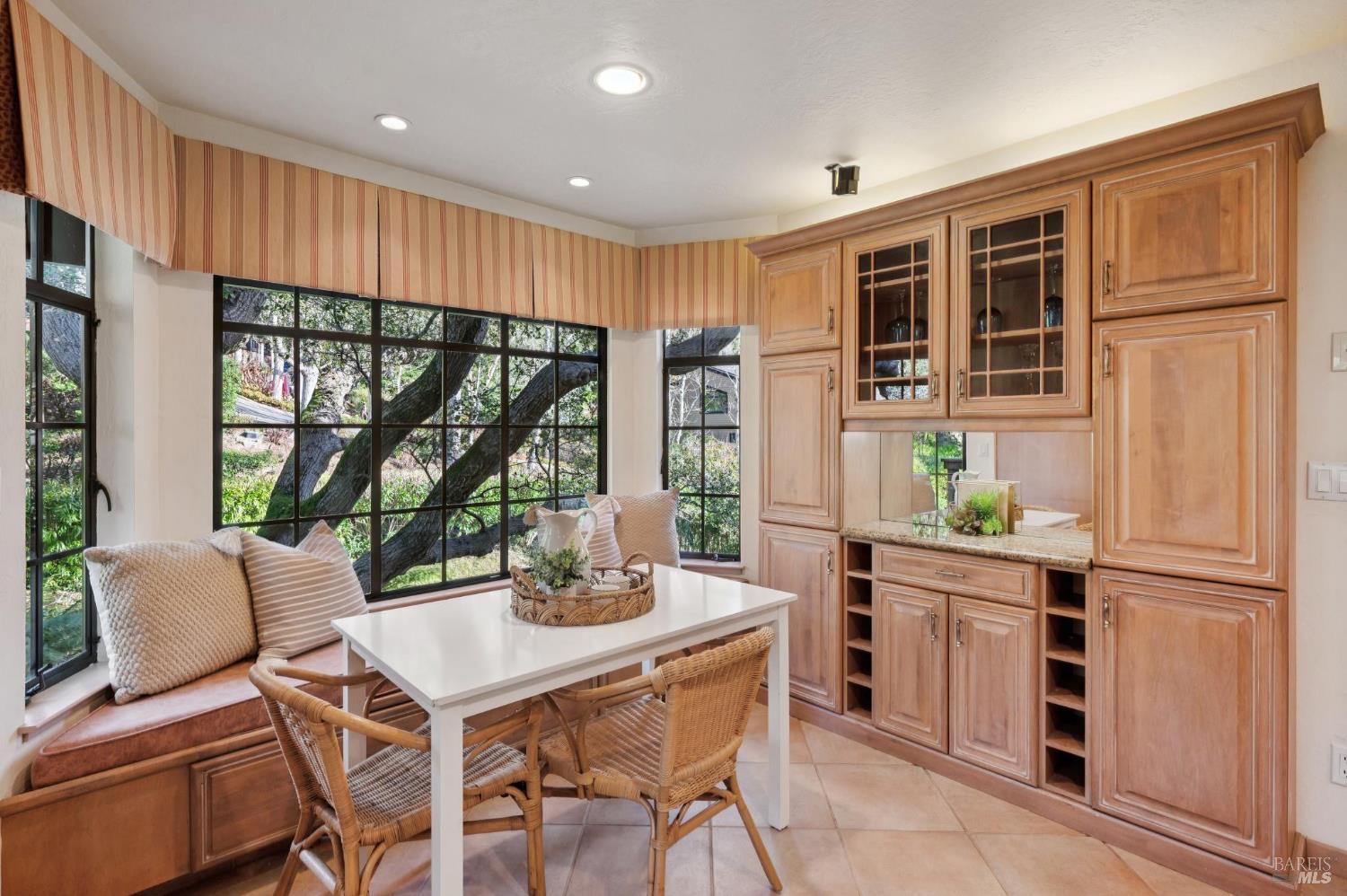 Detail Gallery Image 19 of 63 For 11 Badger Ct, Novato,  CA 94949 - 4 Beds | 3 Baths