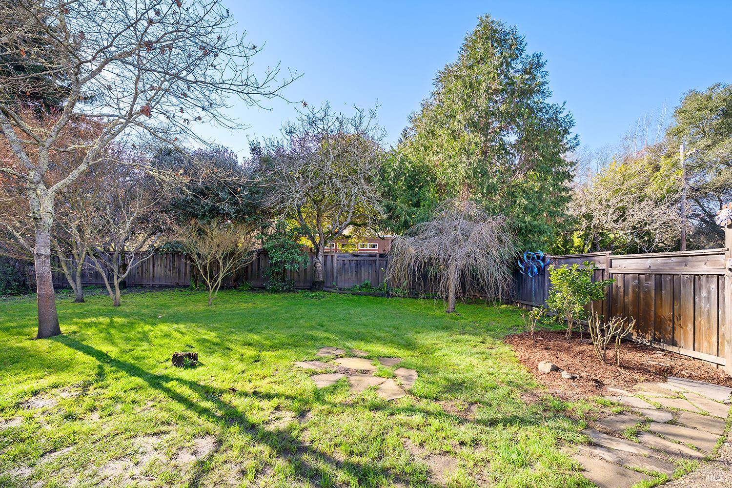 Detail Gallery Image 39 of 69 For 1417 Deer Ln, Sebastopol,  CA 95472 - 4 Beds | 2/1 Baths
