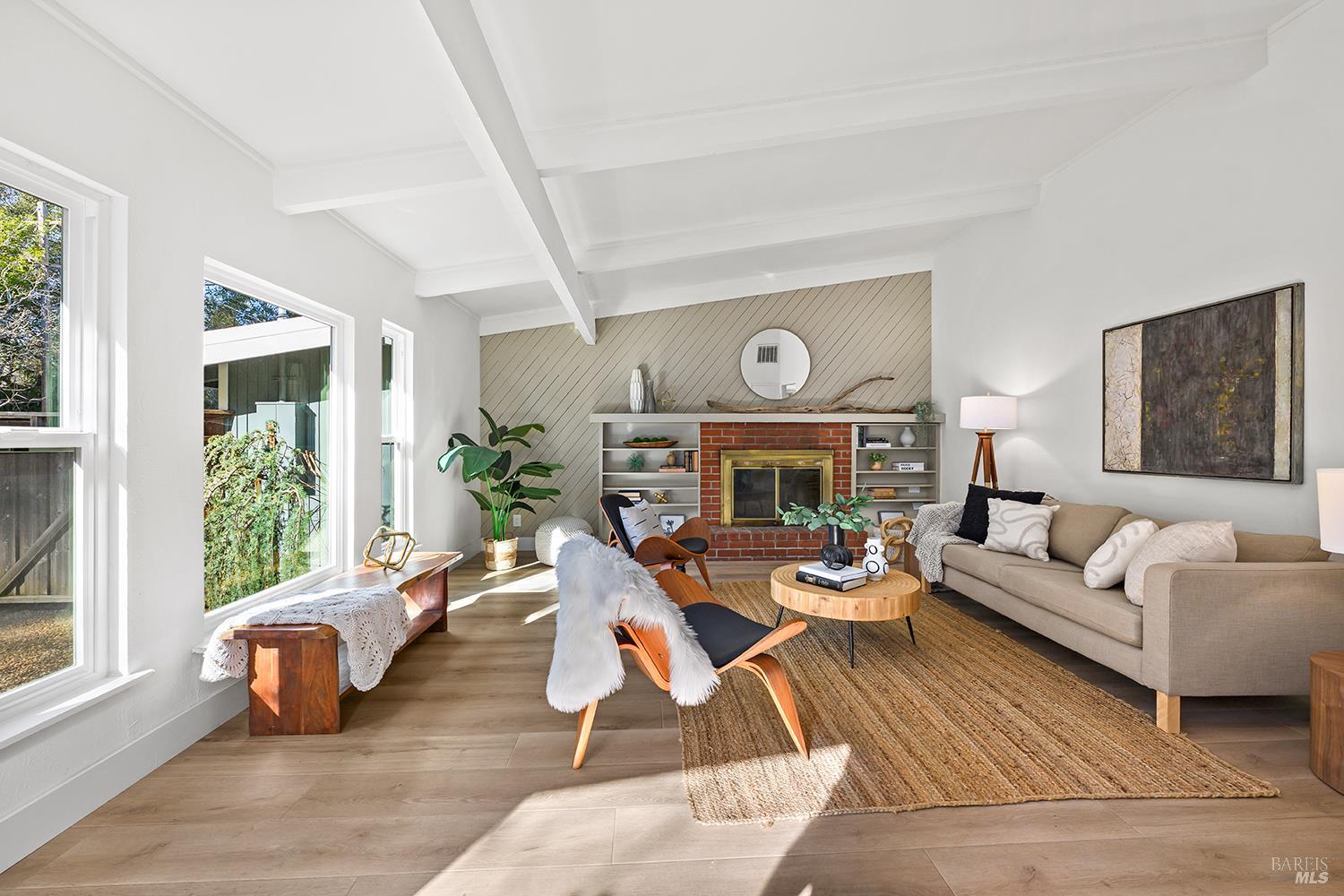 Detail Gallery Image 5 of 69 For 1417 Deer Ln, Sebastopol,  CA 95472 - 4 Beds | 2/1 Baths