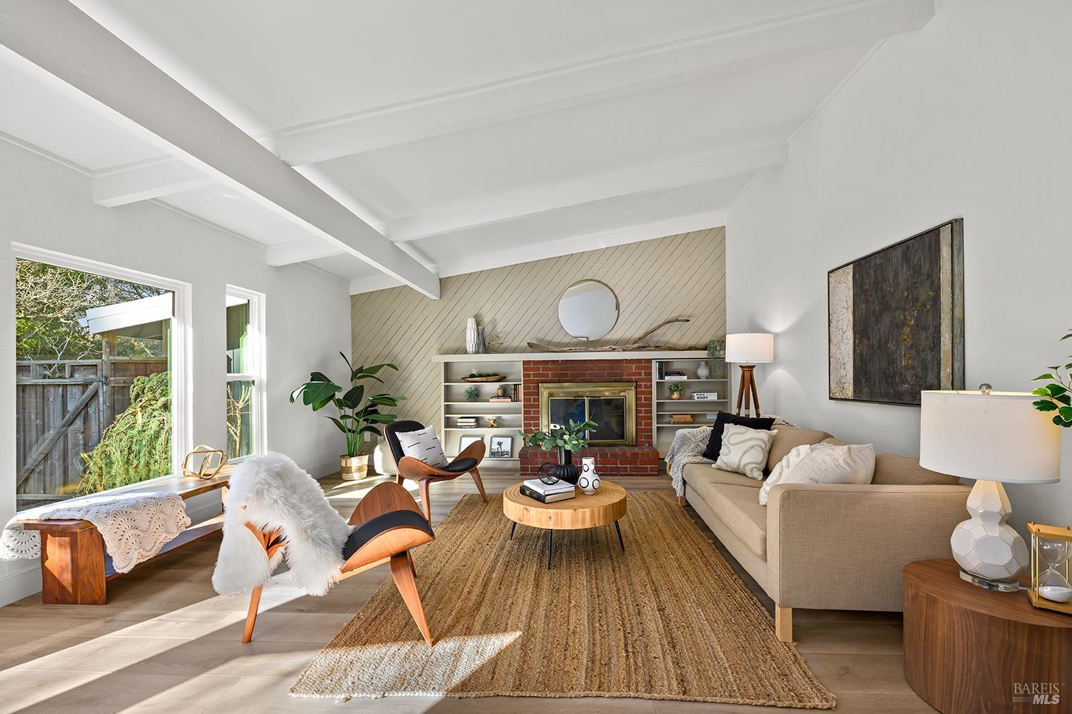 Detail Gallery Image 8 of 69 For 1417 Deer Ln, Sebastopol,  CA 95472 - 4 Beds | 2/1 Baths