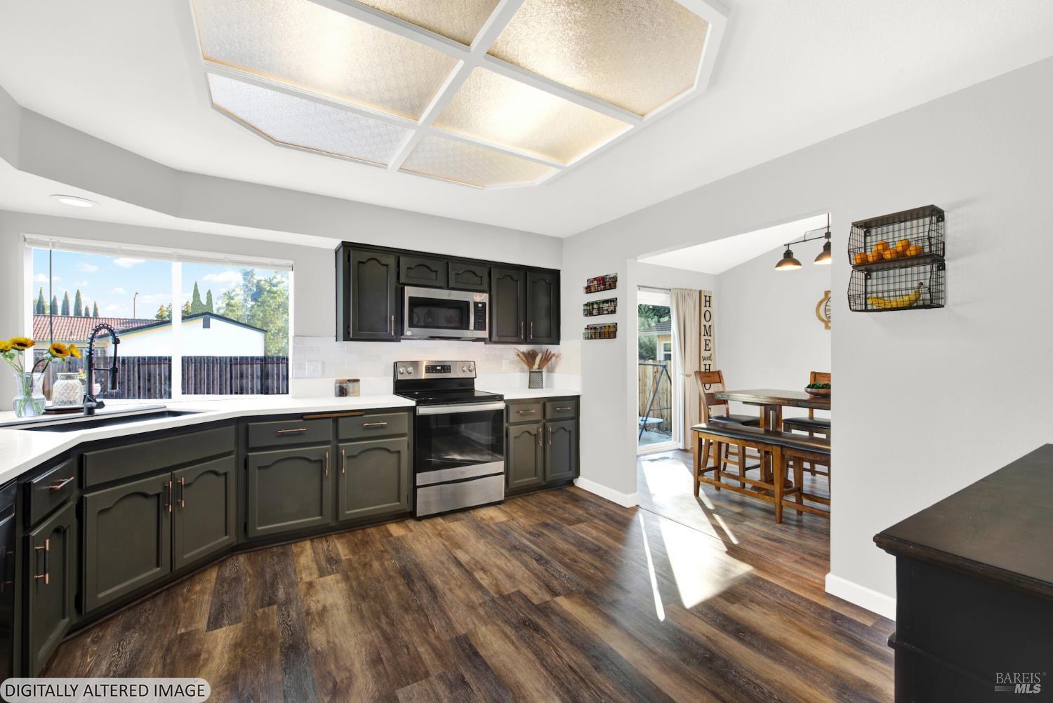 Detail Gallery Image 11 of 45 For 406 Stonecastle Way, Vacaville,  CA 95687 - 4 Beds | 2/1 Baths