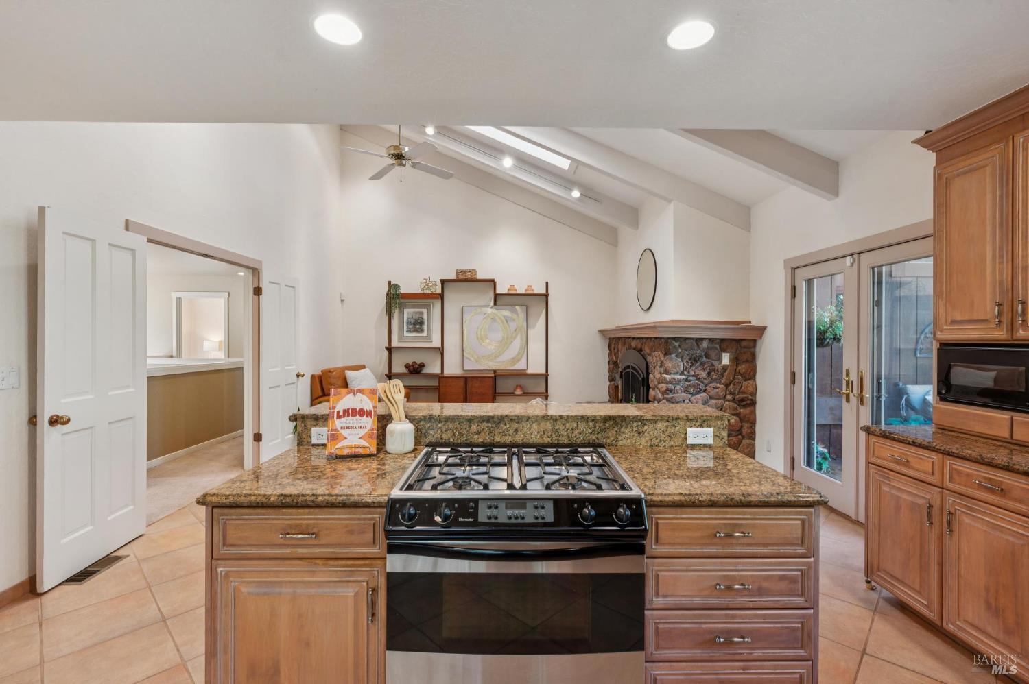 Detail Gallery Image 17 of 63 For 11 Badger Ct, Novato,  CA 94949 - 4 Beds | 3 Baths