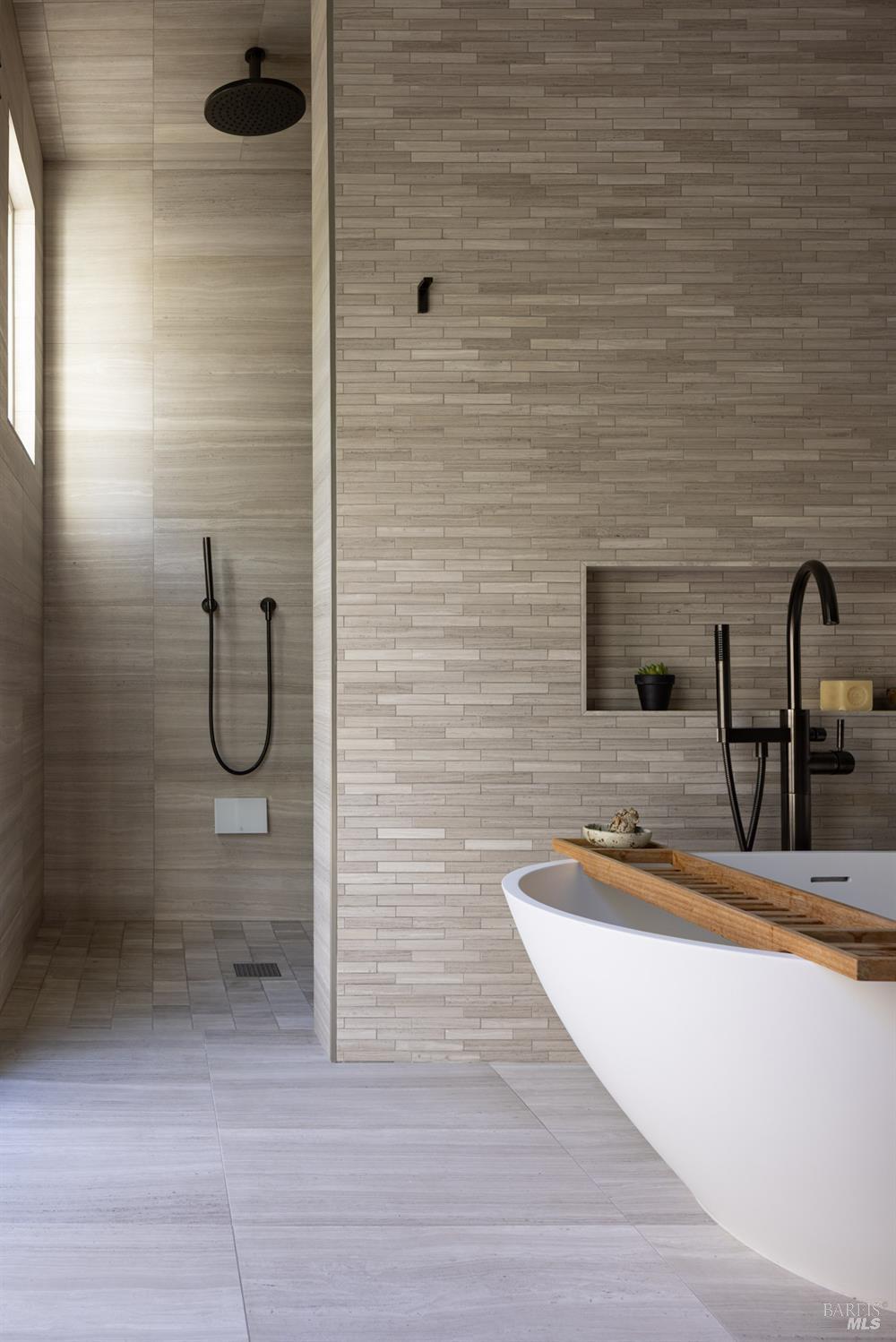 Detail Gallery Image 19 of 36 For 306 Vine Row Ct, Napa,  CA 94559 - 6 Beds | 7/1 Baths