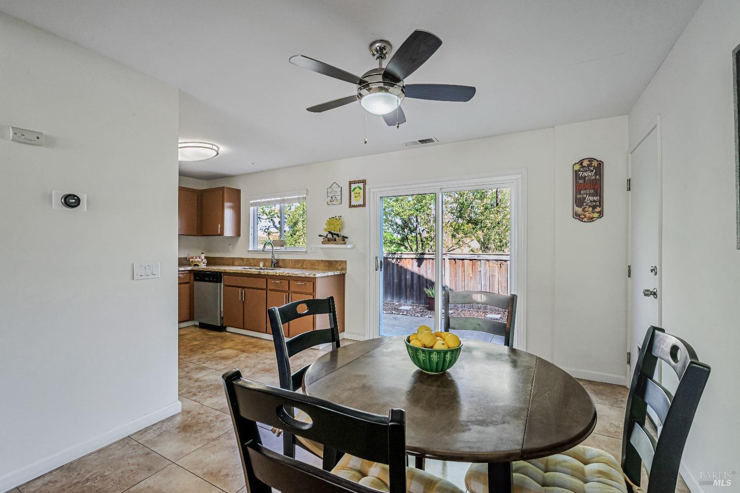 Detail Gallery Image 12 of 30 For 147 Quarry Rdgs, Healdsburg,  CA 95448 - 3 Beds | 1/1 Baths