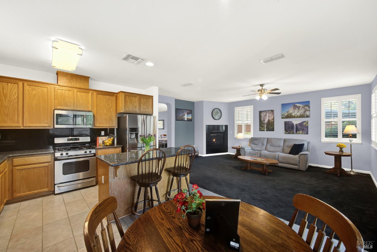 Detail Gallery Image 14 of 51 For 652 Greentree Cir, Fairfield,  CA 94534 - 4 Beds | 2/1 Baths