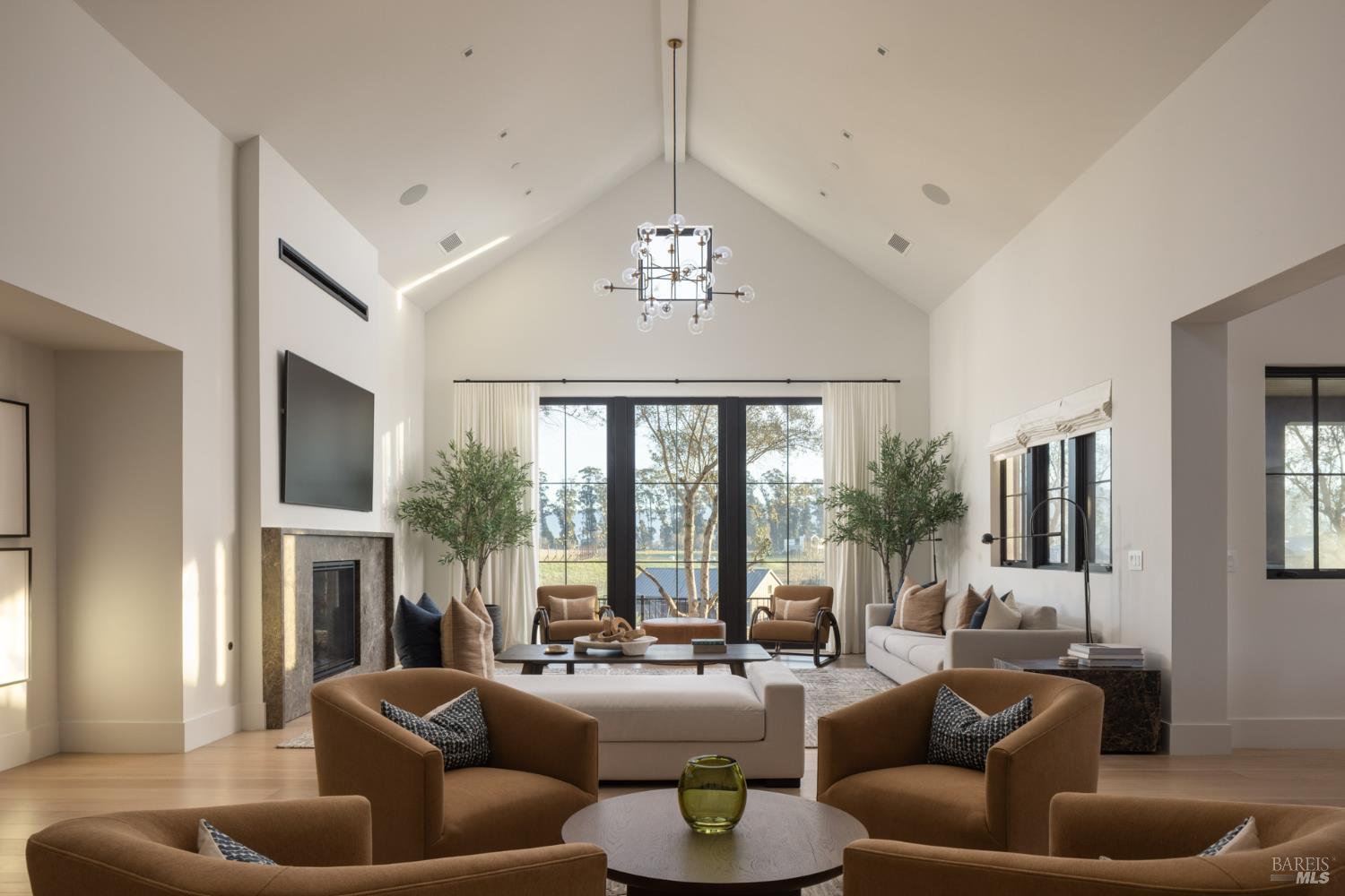 Detail Gallery Image 13 of 36 For 306 Vine Row Ct, Napa,  CA 94559 - 6 Beds | 7/1 Baths