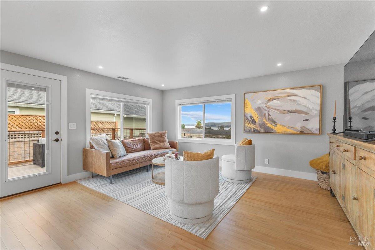 Detail Gallery Image 14 of 39 For 1235 Bay View St, Bodega Bay,  CA 94923 - 3 Beds | 2 Baths