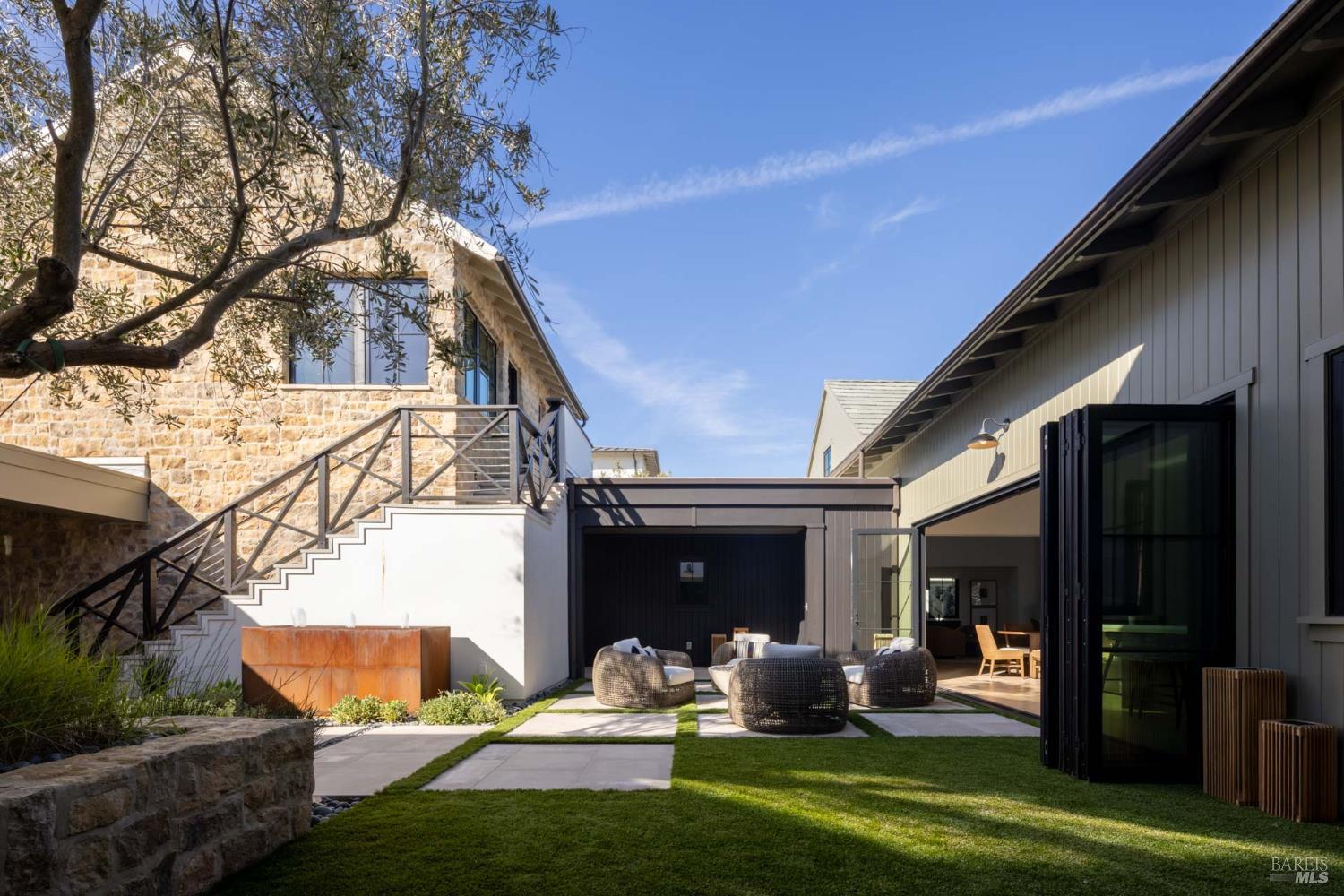 Detail Gallery Image 27 of 36 For 306 Vine Row Ct, Napa,  CA 94559 - 6 Beds | 7/1 Baths