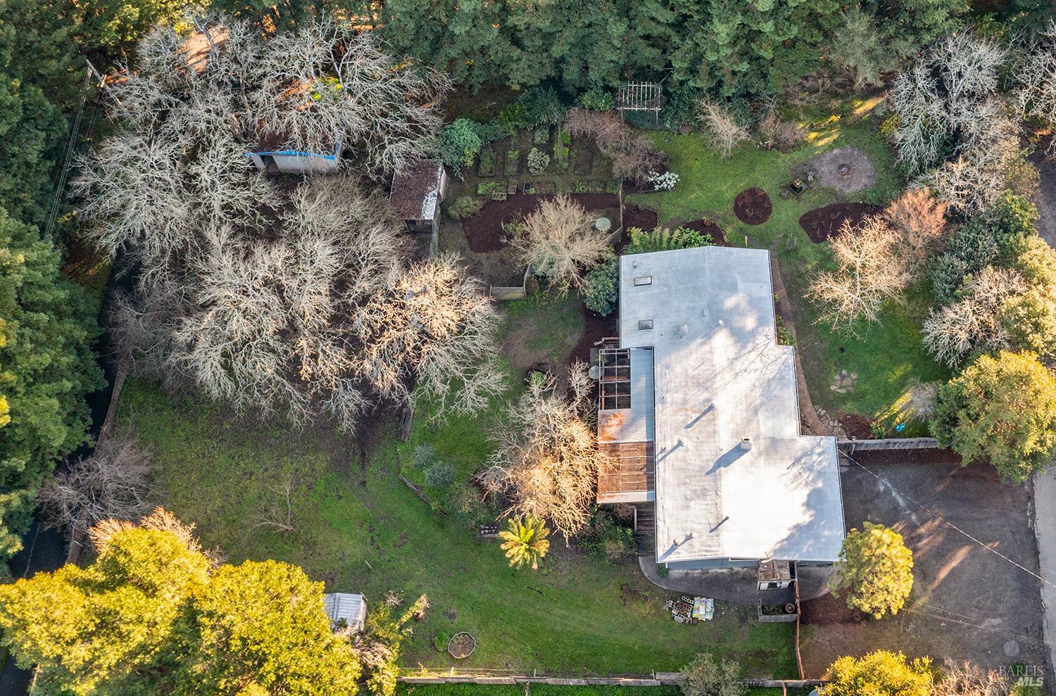 Detail Gallery Image 65 of 69 For 1417 Deer Ln, Sebastopol,  CA 95472 - 4 Beds | 2/1 Baths
