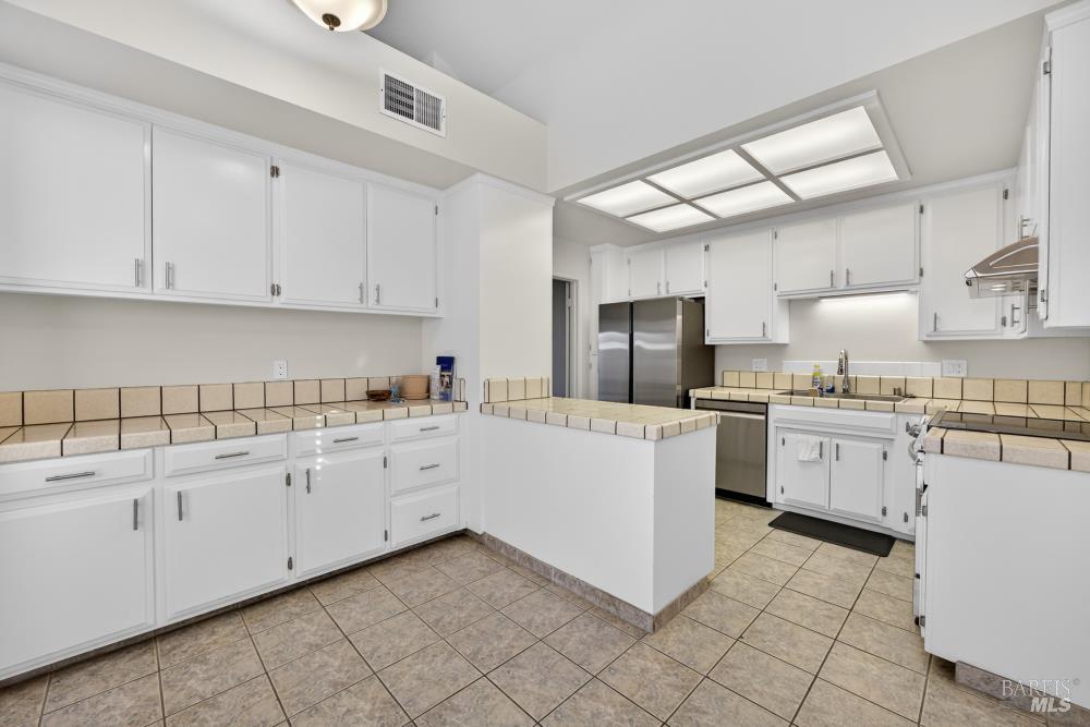 Detail Gallery Image 13 of 57 For 1330 Blackberry Ct, Dixon,  CA 95620 - 3 Beds | 2 Baths