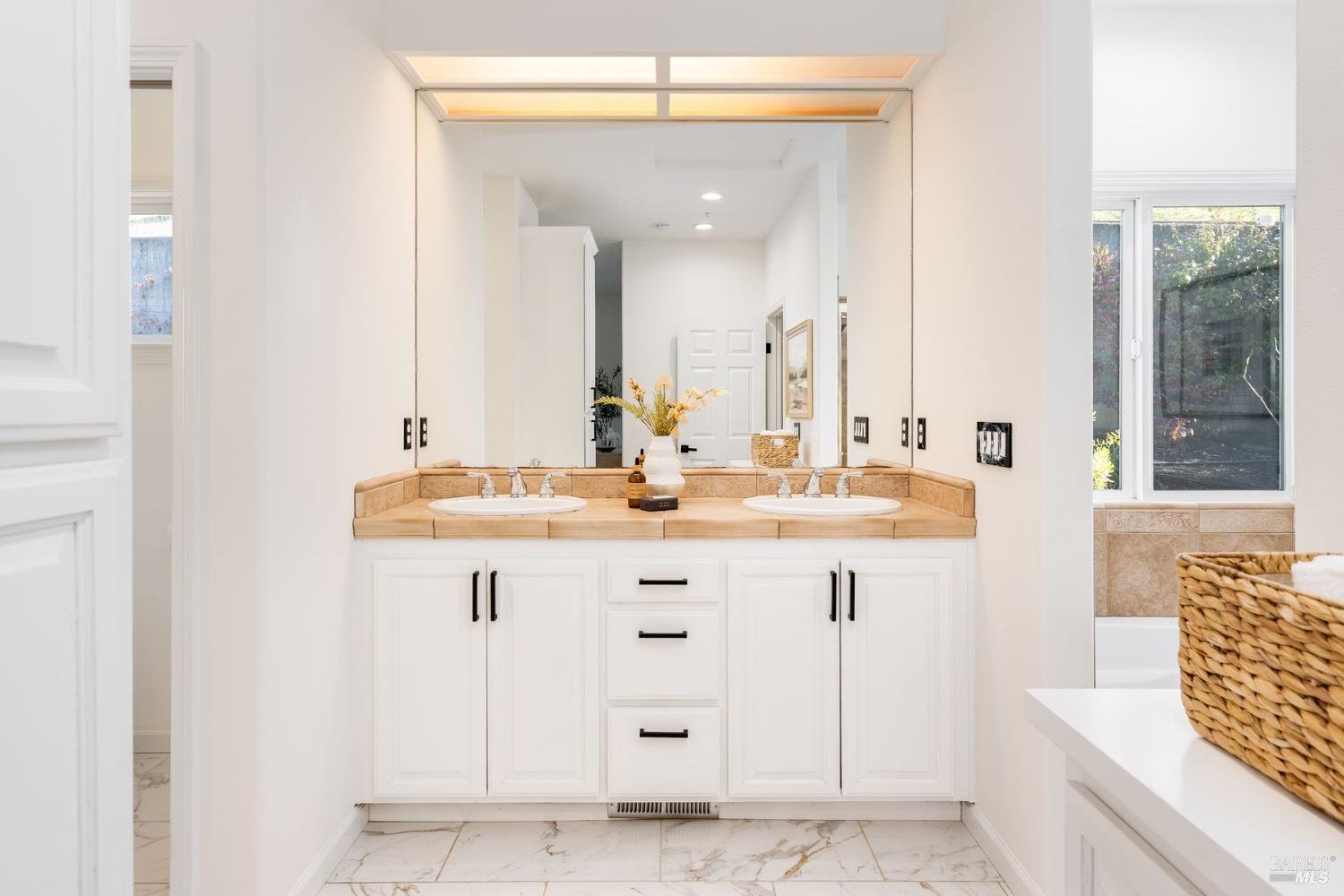 Detail Gallery Image 23 of 65 For 384 Arabian Way, Healdsburg,  CA 95448 - 4 Beds | 3/1 Baths