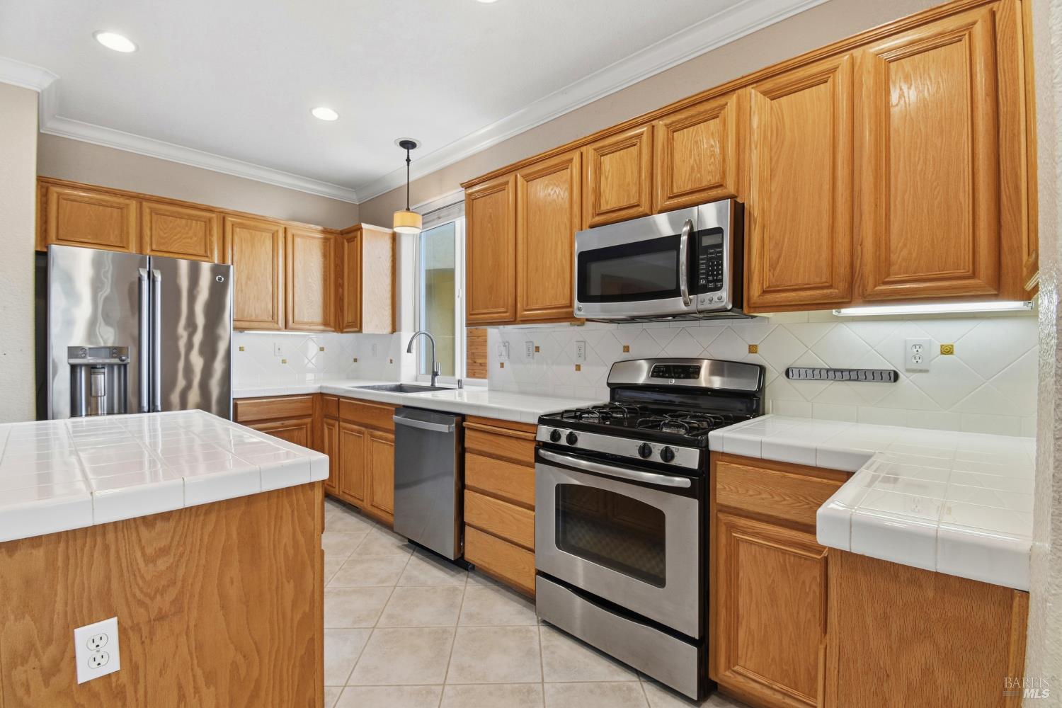 Detail Gallery Image 8 of 35 For 107 Bouquet Cir, Windsor,  CA 95492 - 3 Beds | 2/1 Baths