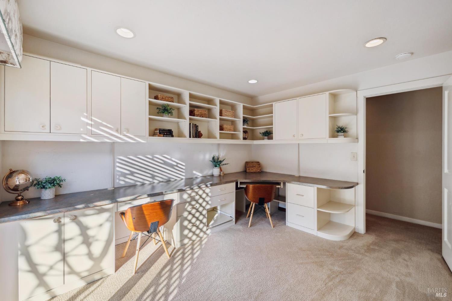 Detail Gallery Image 33 of 63 For 11 Badger Ct, Novato,  CA 94949 - 4 Beds | 3 Baths