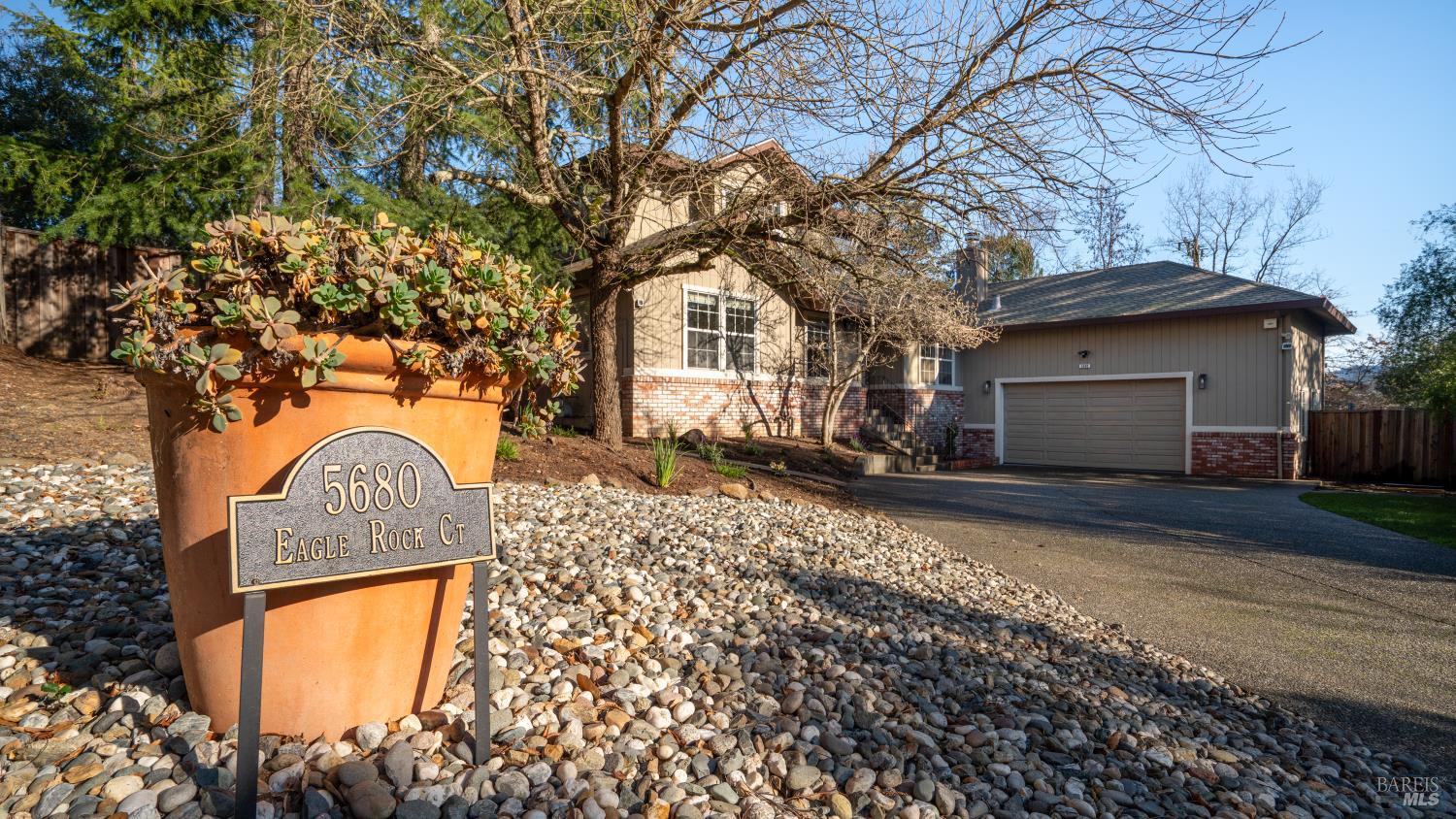 Detail Gallery Image 2 of 50 For 5680 Eagle Rock Ct, Santa Rosa,  CA 95409 - 4 Beds | 2 Baths