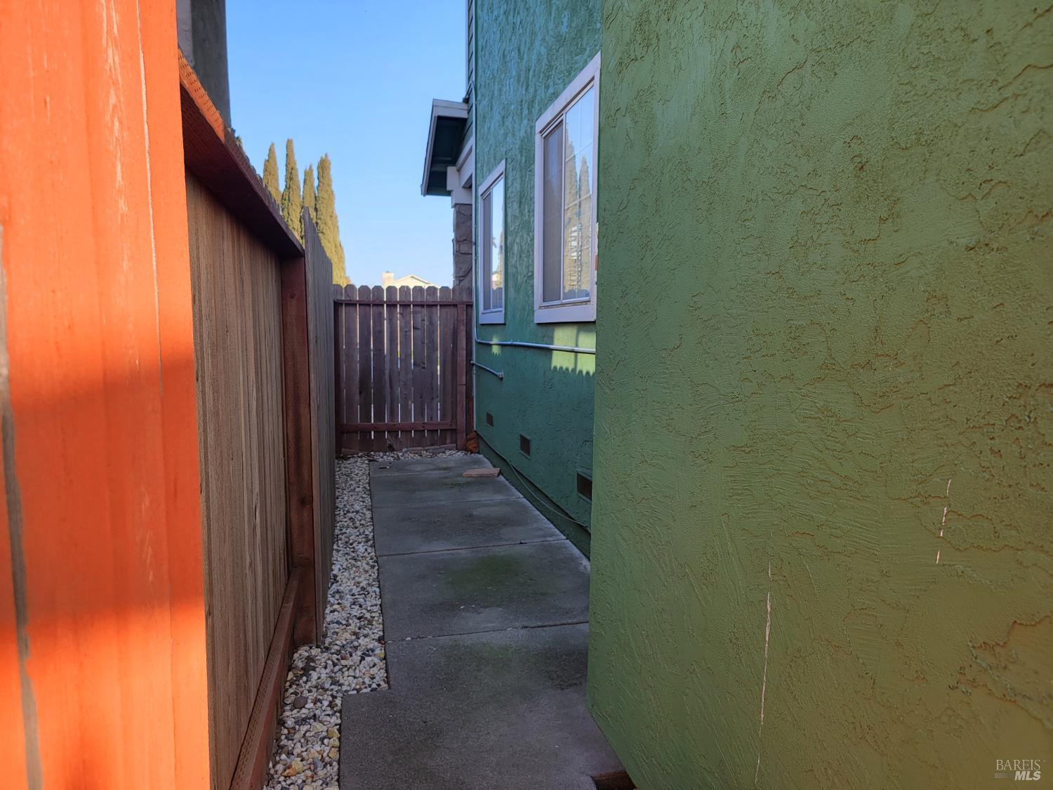 Detail Gallery Image 19 of 21 For 1130 Silk Oak Dr, Suisun City,  CA 94585 - 3 Beds | 2/1 Baths