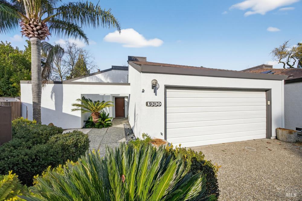 Detail Gallery Image 3 of 57 For 1330 Blackberry Ct, Dixon,  CA 95620 - 3 Beds | 2 Baths