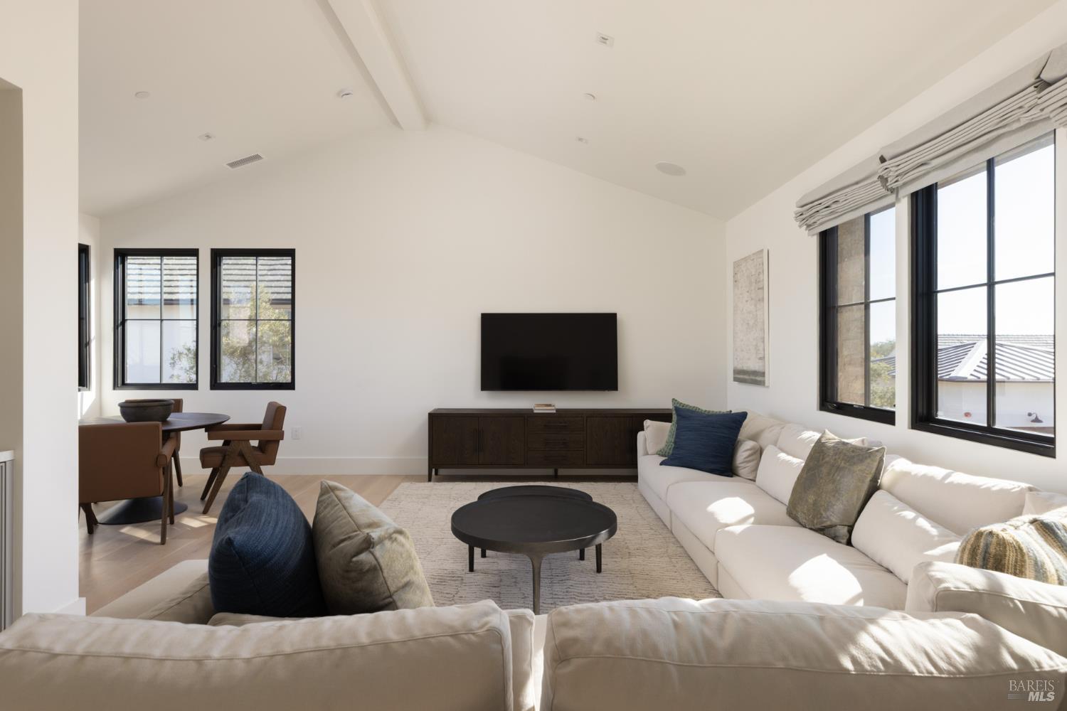 Detail Gallery Image 29 of 36 For 306 Vine Row Ct, Napa,  CA 94559 - 6 Beds | 7/1 Baths