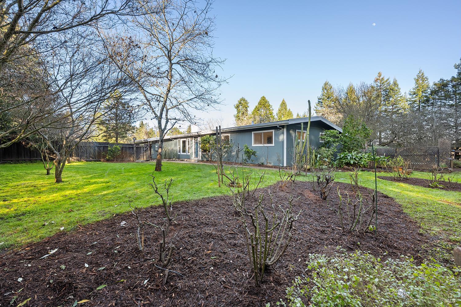 Detail Gallery Image 35 of 69 For 1417 Deer Ln, Sebastopol,  CA 95472 - 4 Beds | 2/1 Baths