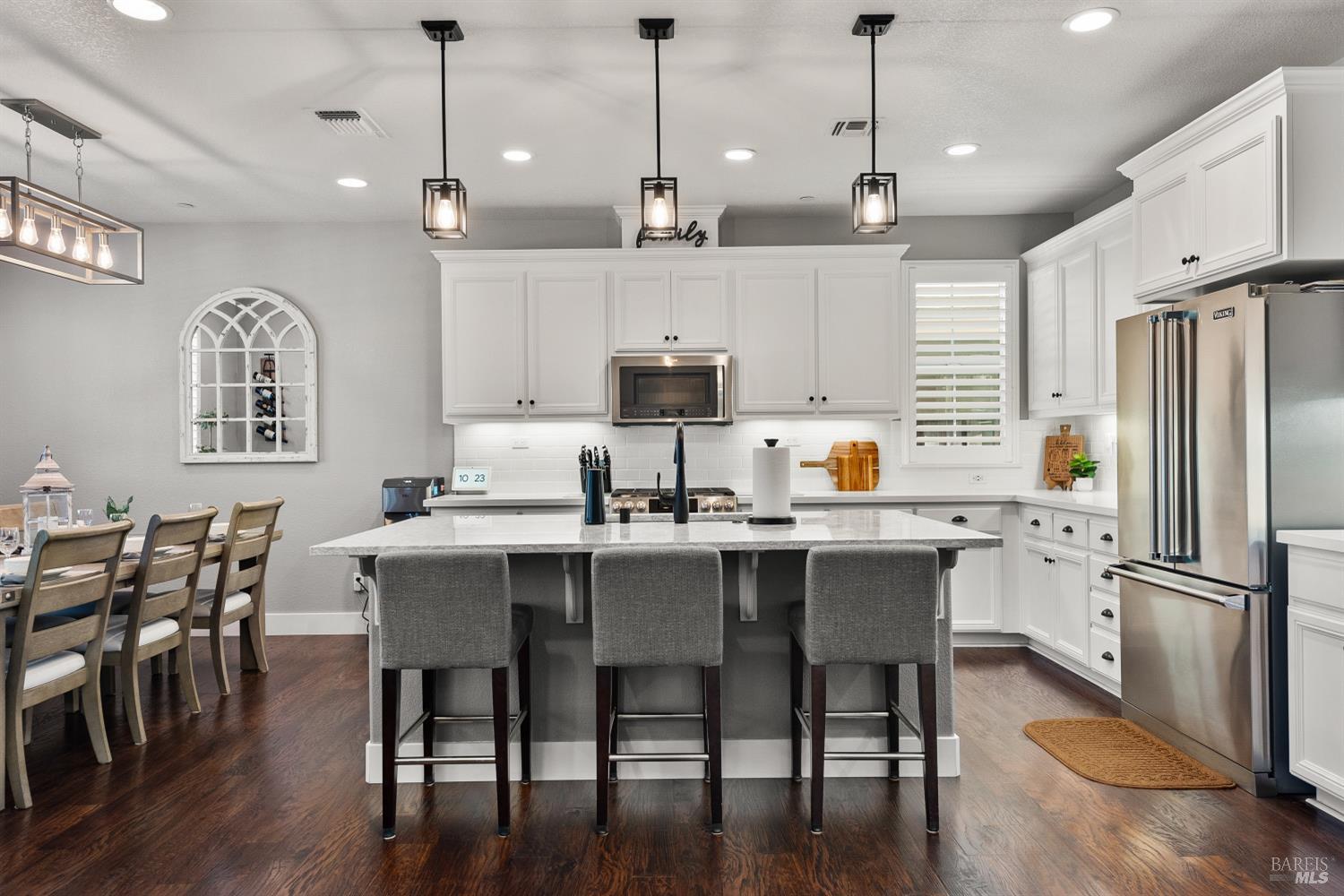 Detail Gallery Image 6 of 41 For 5453 Kaitlyn Pl, Rohnert Park,  CA 94928 - 4 Beds | 3 Baths