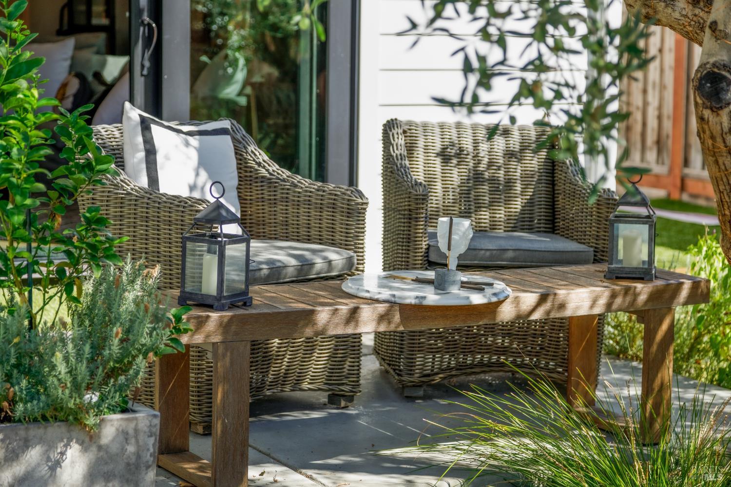 Detail Gallery Image 13 of 36 For 319 1st St, Healdsburg,  CA 95448 - 4 Beds | 4/1 Baths