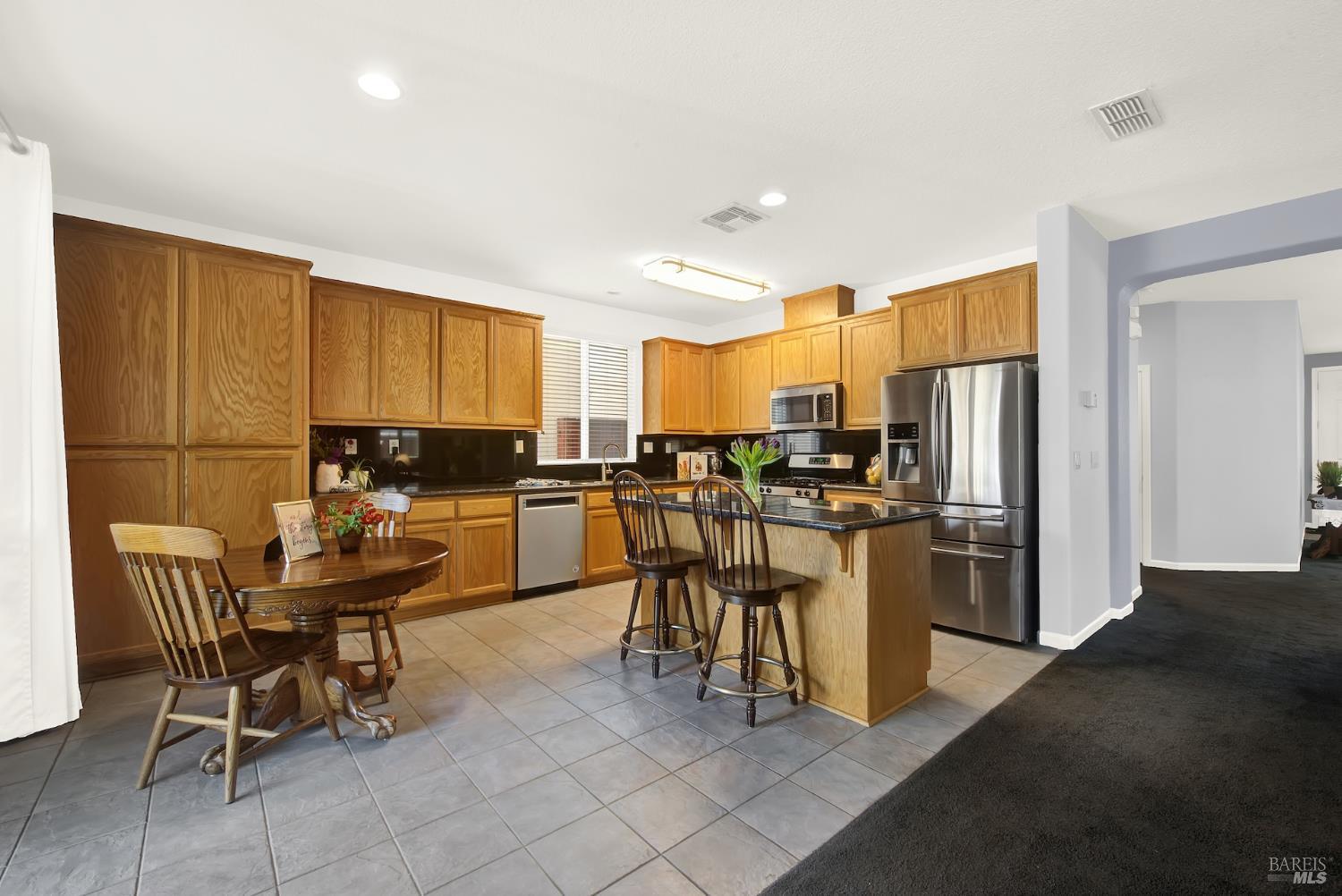 Detail Gallery Image 16 of 51 For 652 Greentree Cir, Fairfield,  CA 94534 - 4 Beds | 2/1 Baths