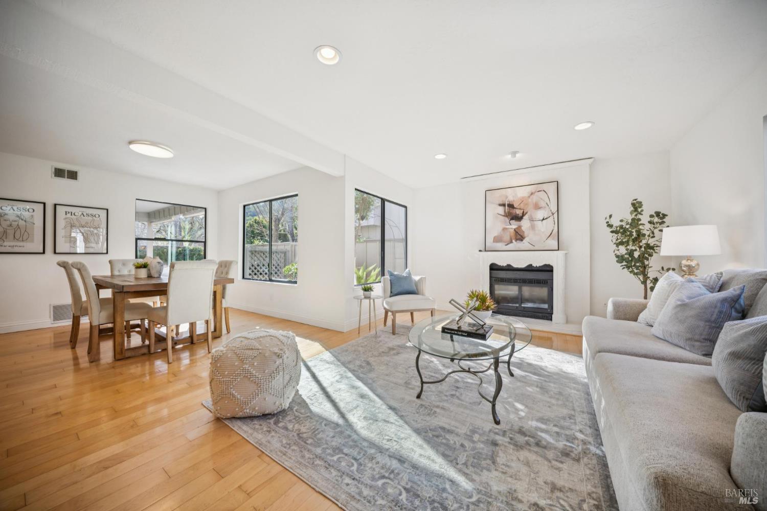 Detail Gallery Image 10 of 70 For 3 Chapparal Ct, Novato,  CA 94949 - 4 Beds | 2/1 Baths