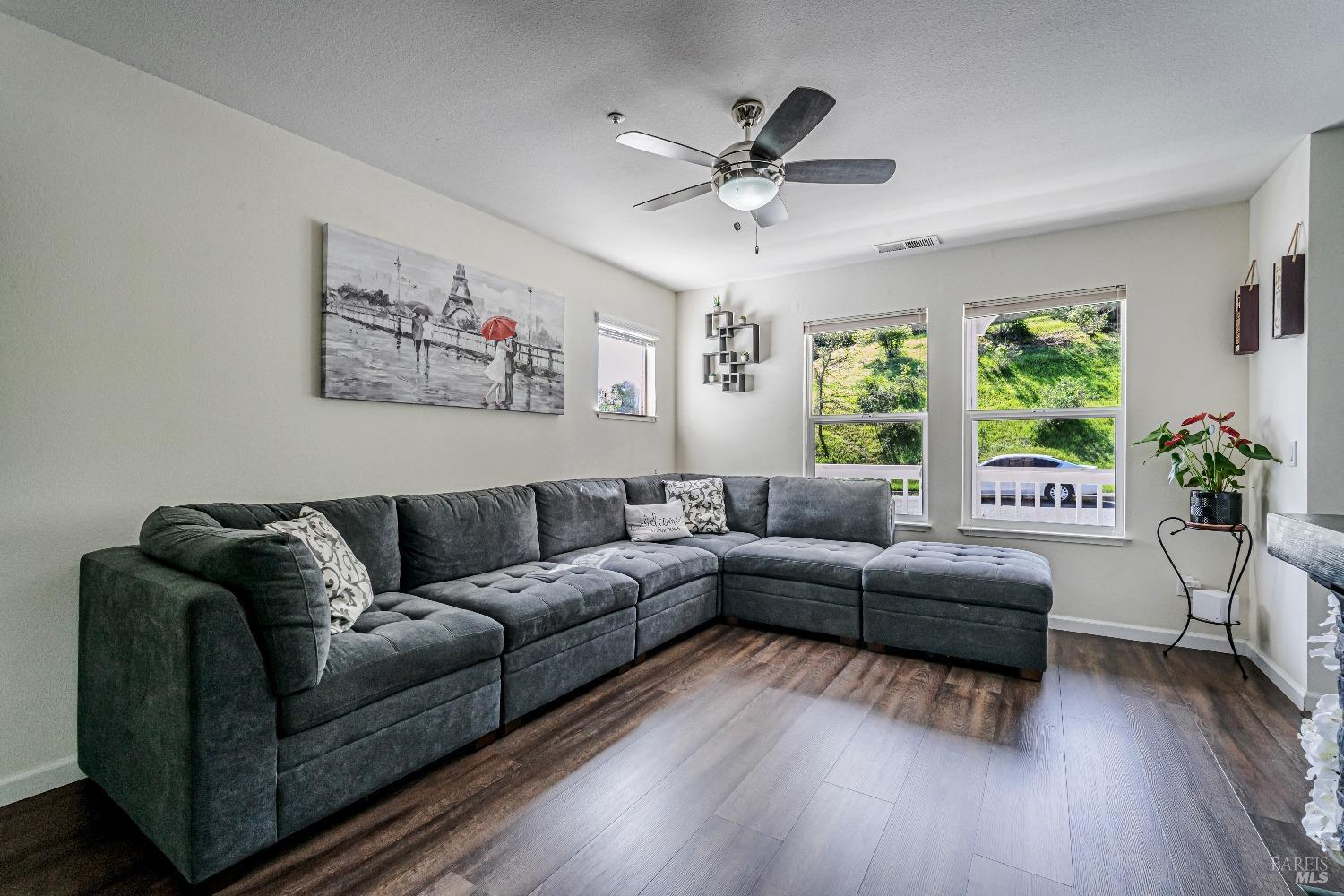 Detail Gallery Image 4 of 30 For 147 Quarry Rdgs, Healdsburg,  CA 95448 - 3 Beds | 1/1 Baths