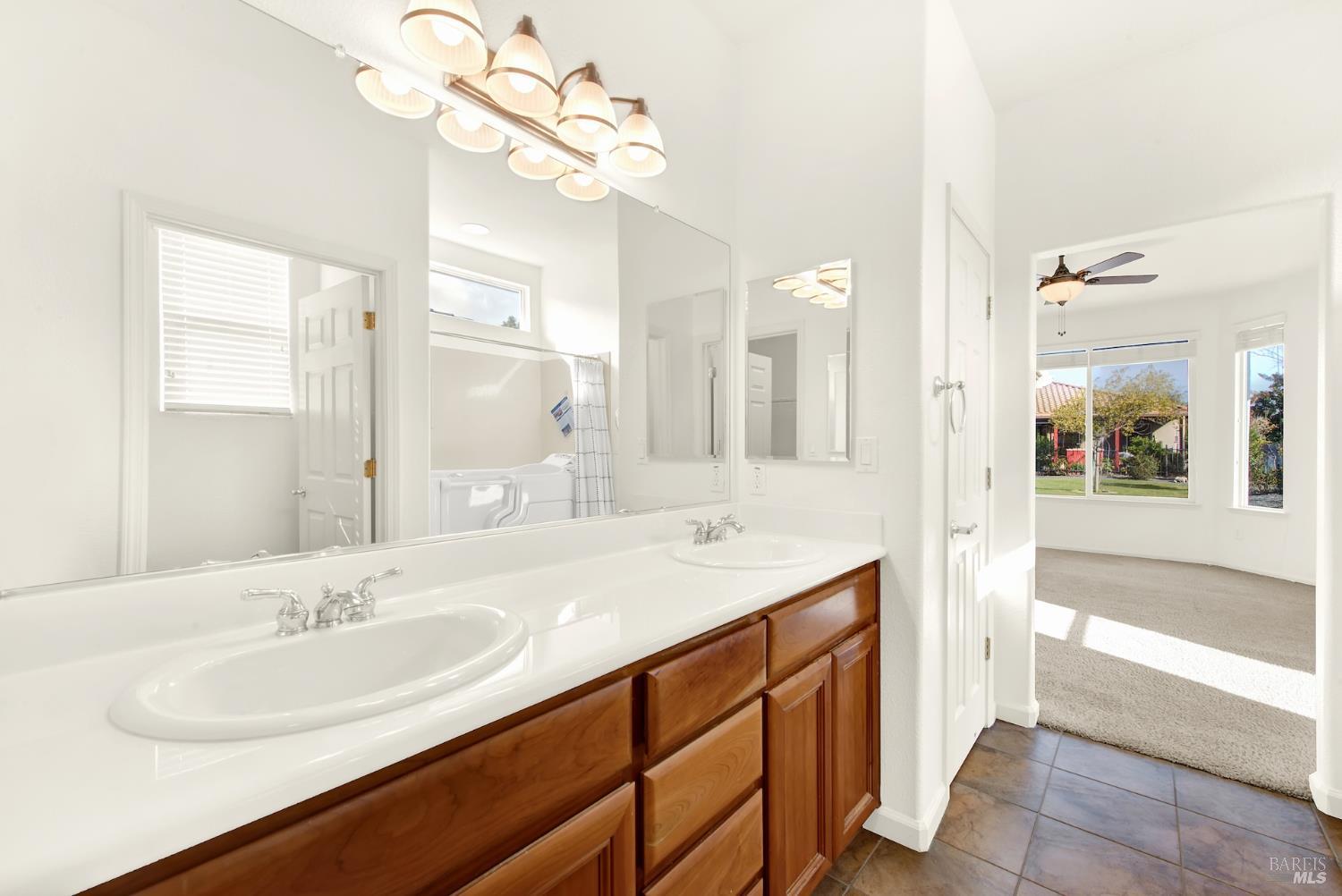 Detail Gallery Image 35 of 60 For 255 Rivercliff Dr, Rio Vista,  CA 94571 - 2 Beds | 2 Baths