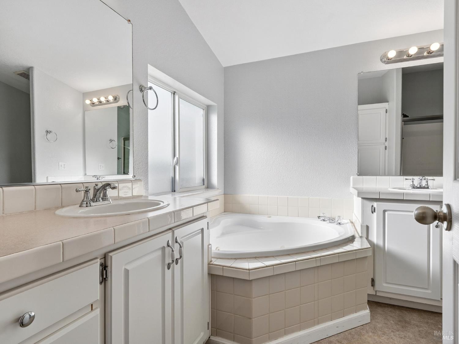 Detail Gallery Image 13 of 27 For 54 Hacienda Dr 54, Napa,  CA 94558 - 2 Beds | 2 Baths