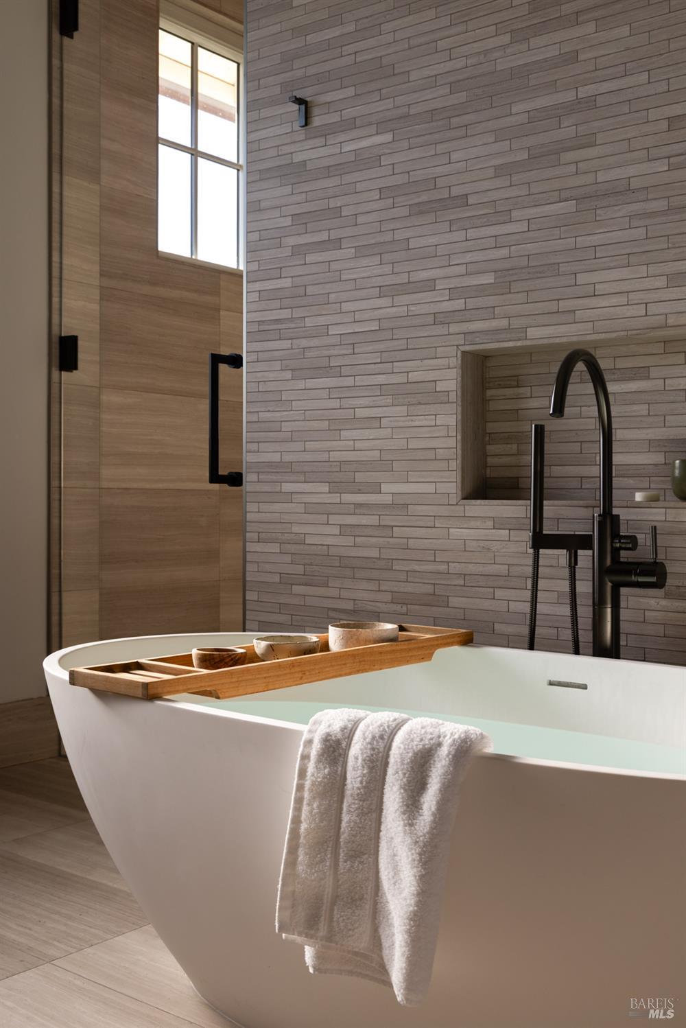 Detail Gallery Image 24 of 36 For 306 Vine Row Ct, Napa,  CA 94559 - 6 Beds | 7/1 Baths