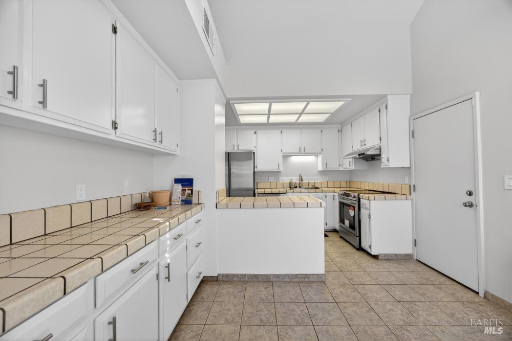 Detail Gallery Image 12 of 57 For 1330 Blackberry Ct, Dixon,  CA 95620 - 3 Beds | 2 Baths