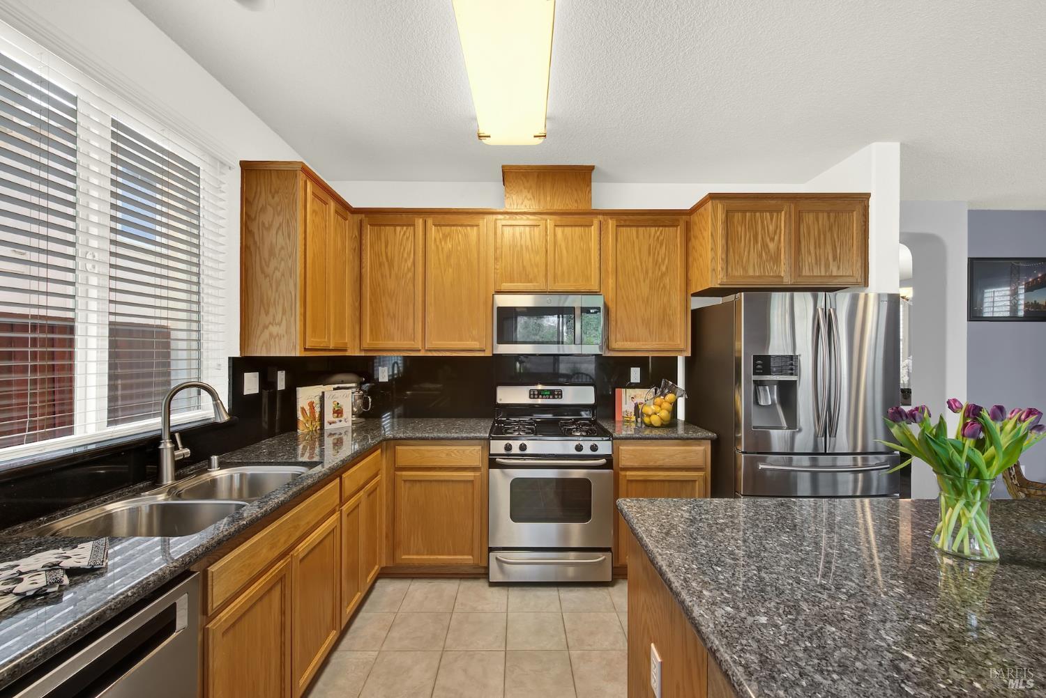 Detail Gallery Image 15 of 51 For 652 Greentree Cir, Fairfield,  CA 94534 - 4 Beds | 2/1 Baths