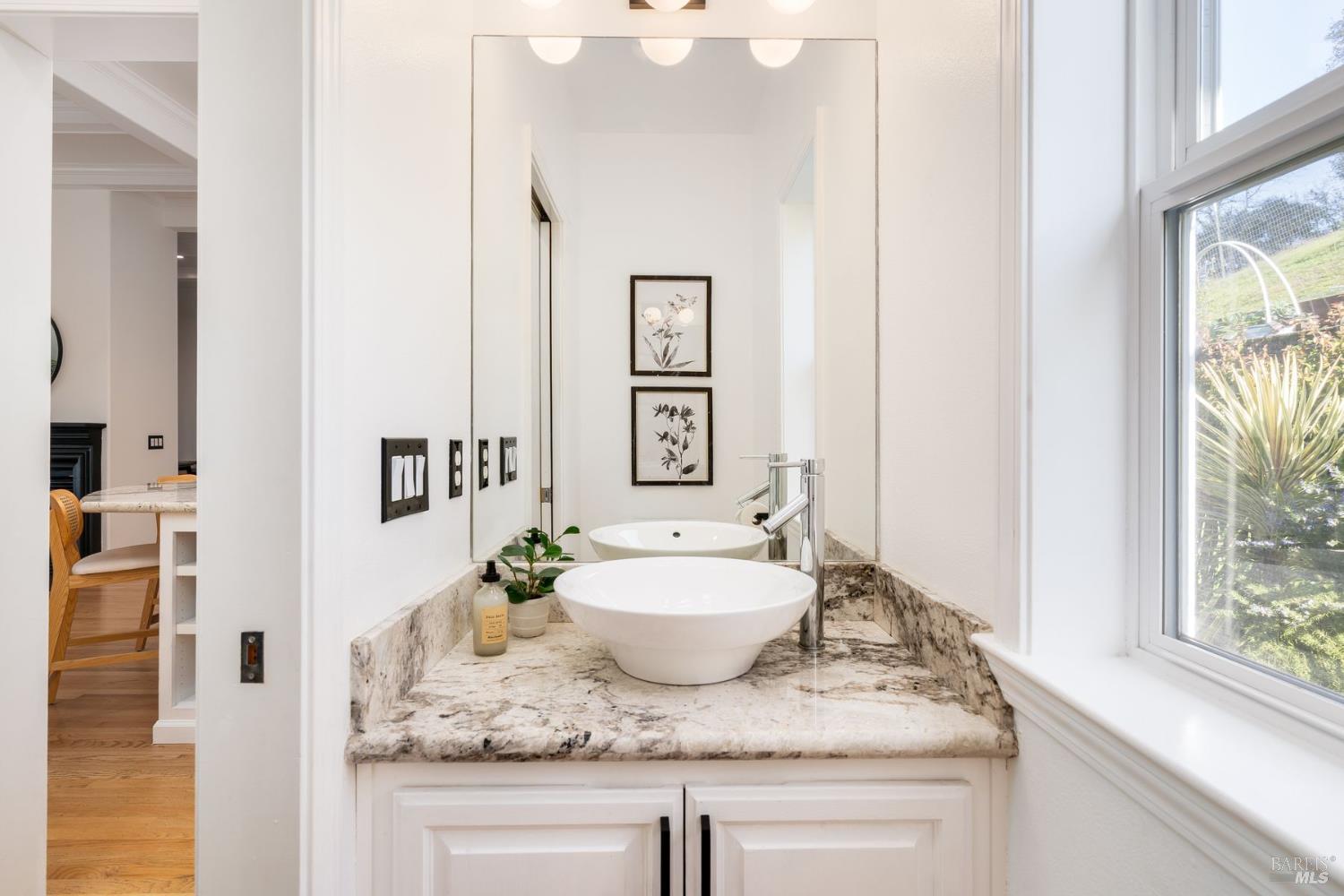 Detail Gallery Image 18 of 65 For 384 Arabian Way, Healdsburg,  CA 95448 - 4 Beds | 3/1 Baths