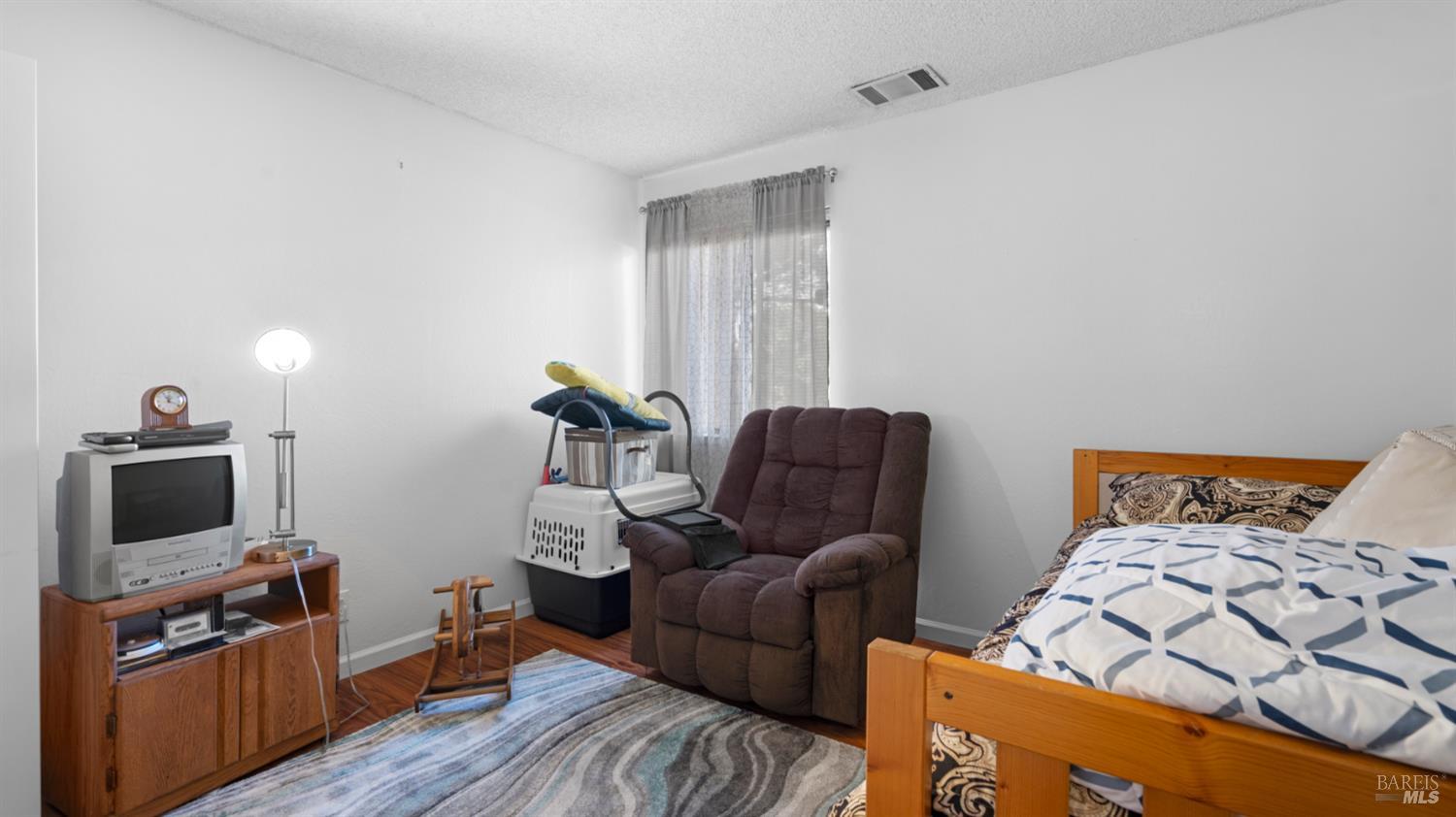 Detail Gallery Image 10 of 16 For 164 Kathy Ellen Dr, Vallejo,  CA 94591 - 3 Beds | 2/1 Baths