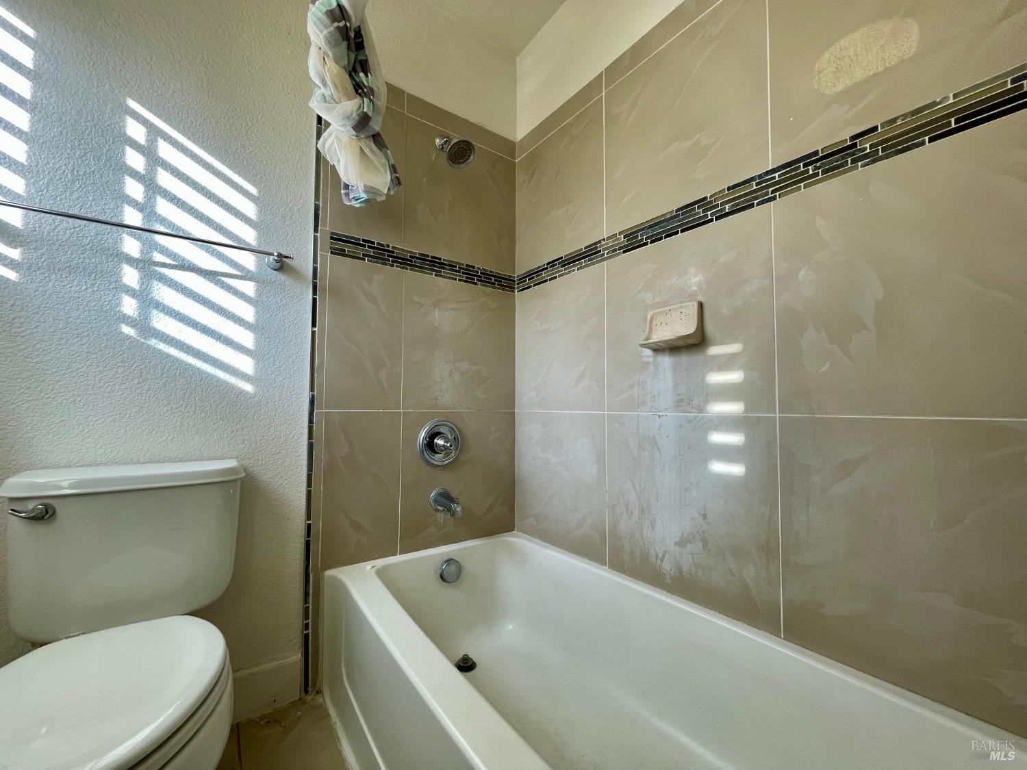 Detail Gallery Image 17 of 28 For 1844 Stockbridge Dr, Fairfield,  CA 94534 - 5 Beds | 4 Baths