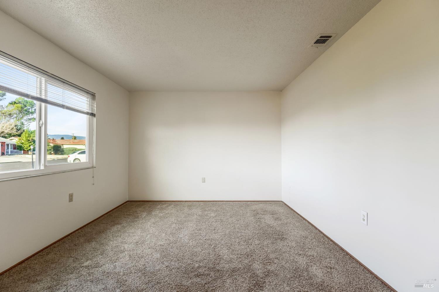 Detail Gallery Image 6 of 29 For 115 Isle Royale Cir, Vacaville,  CA 95687 - 2 Beds | 2 Baths