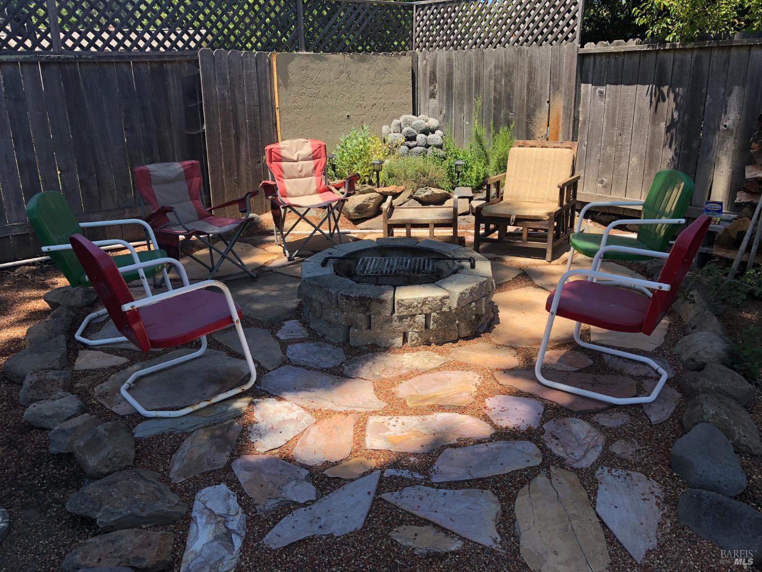 Detail Gallery Image 2 of 9 For 2127 Fremont Dr, Santa Rosa,  CA 95409 - 3 Beds | 2 Baths