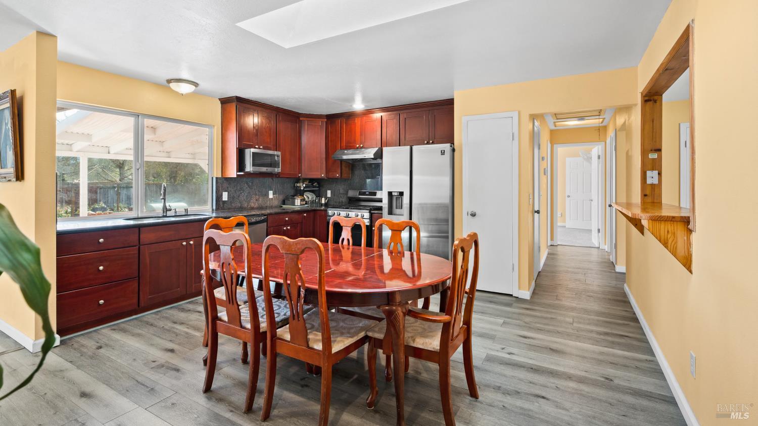 Detail Gallery Image 8 of 32 For 5036 Algiers Ave, Santa Rosa,  CA 95409 - 4 Beds | 3 Baths