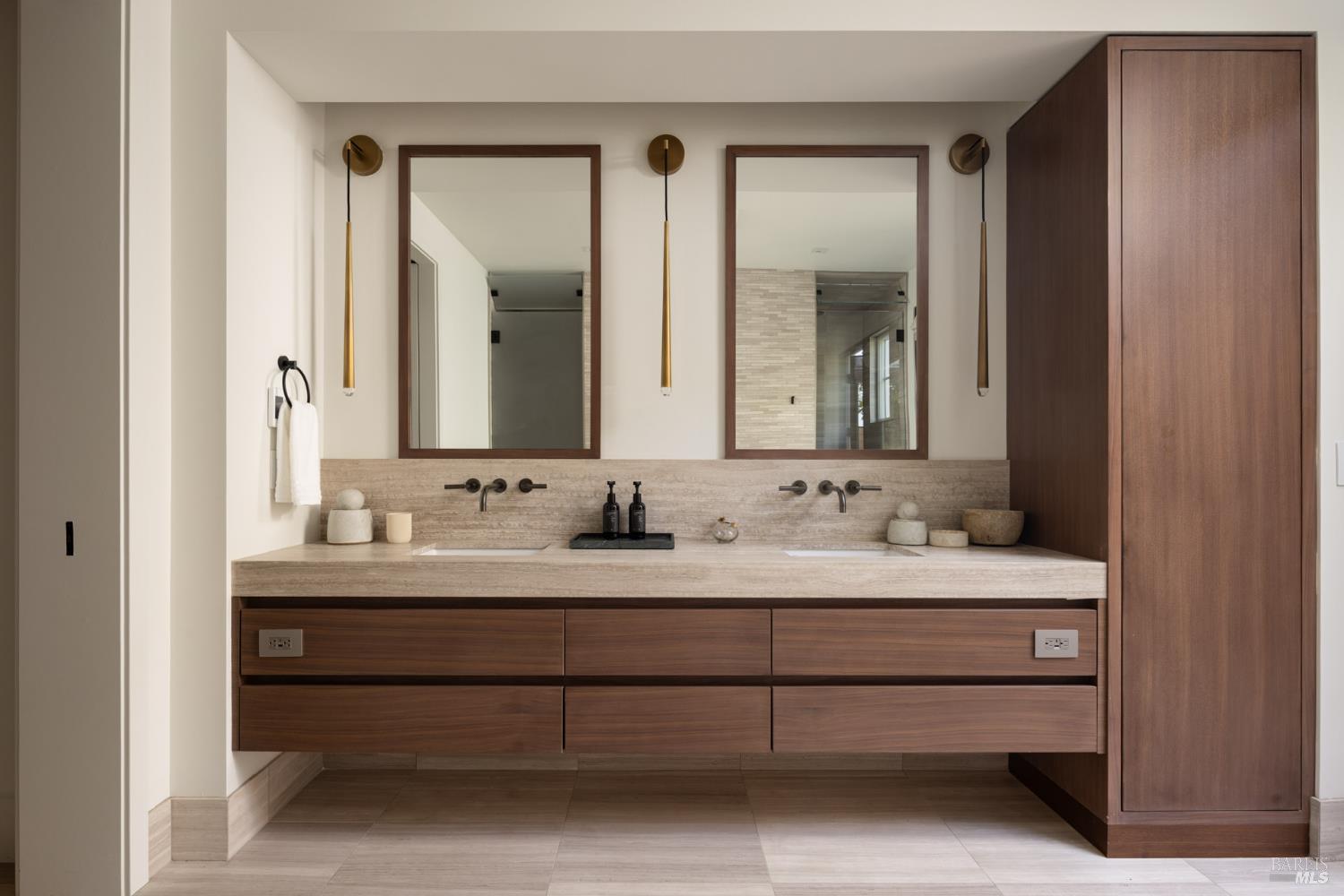 Detail Gallery Image 20 of 36 For 306 Vine Row Ct, Napa,  CA 94559 - 6 Beds | 7/1 Baths