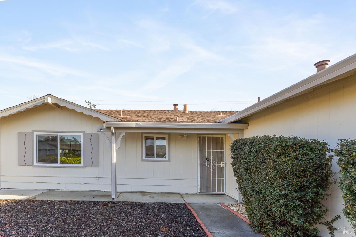 Detail Gallery Image 5 of 29 For 115 Isle Royale Cir, Vacaville,  CA 95687 - 2 Beds | 2 Baths