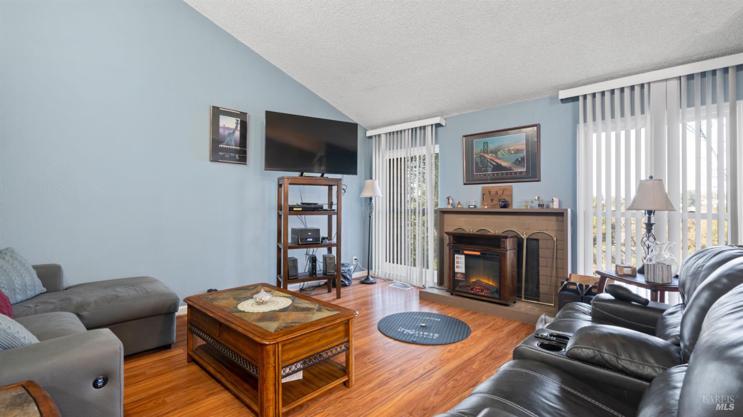 Detail Gallery Image 4 of 16 For 164 Kathy Ellen Dr, Vallejo,  CA 94591 - 3 Beds | 2/1 Baths