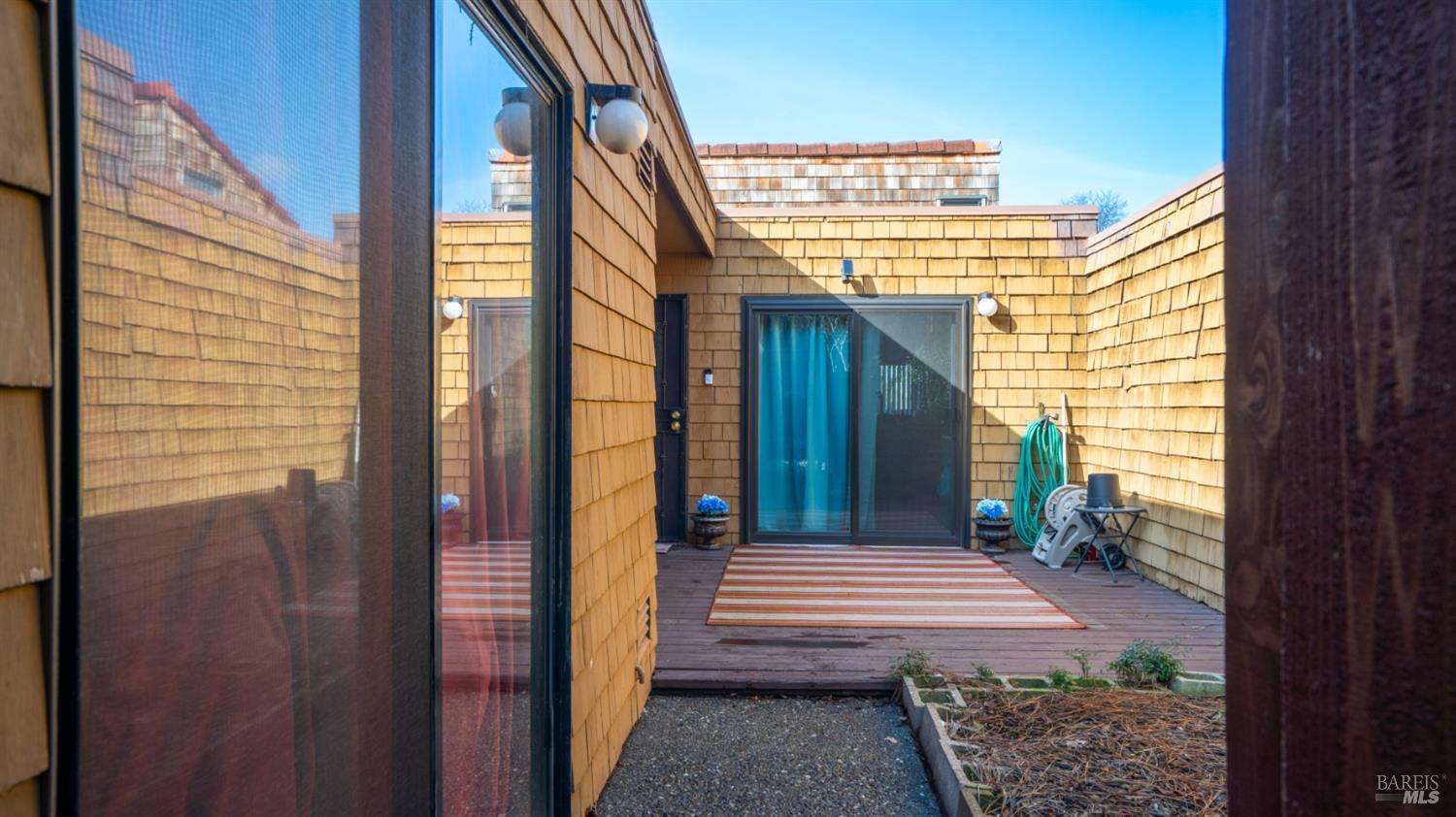 Detail Gallery Image 2 of 16 For 164 Kathy Ellen Dr, Vallejo,  CA 94591 - 3 Beds | 2/1 Baths