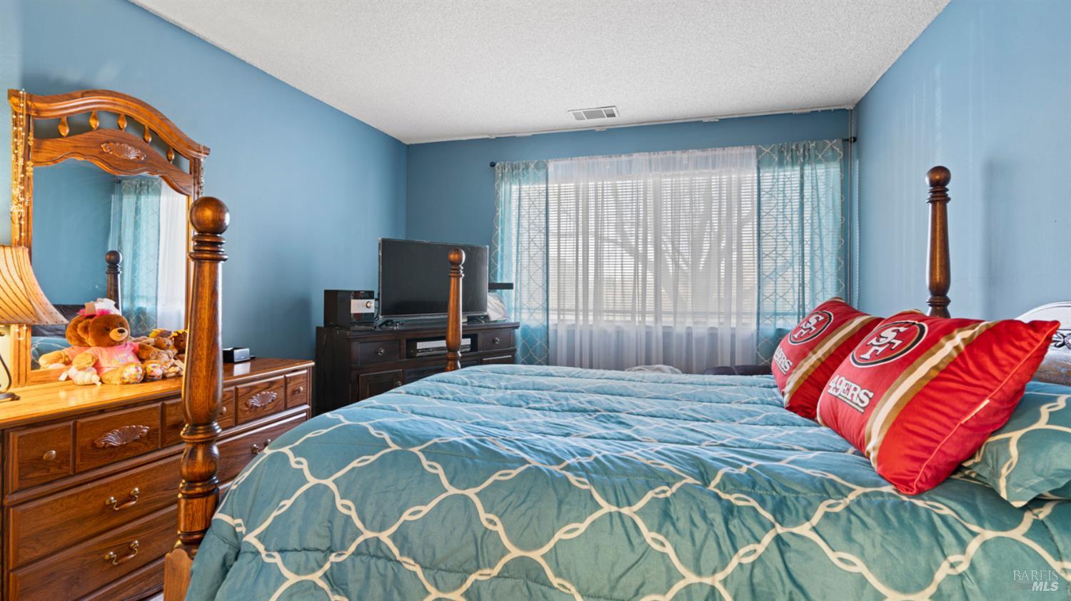 Detail Gallery Image 14 of 16 For 164 Kathy Ellen Dr, Vallejo,  CA 94591 - 3 Beds | 2/1 Baths