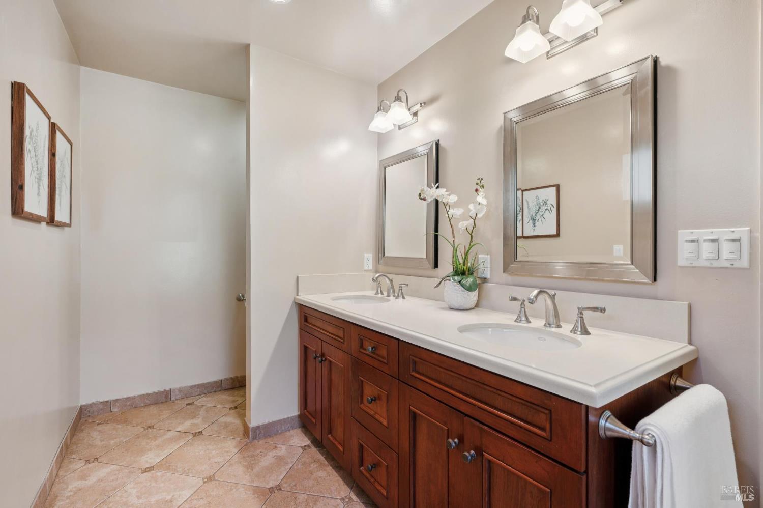 Detail Gallery Image 26 of 63 For 11 Badger Ct, Novato,  CA 94949 - 4 Beds | 3 Baths