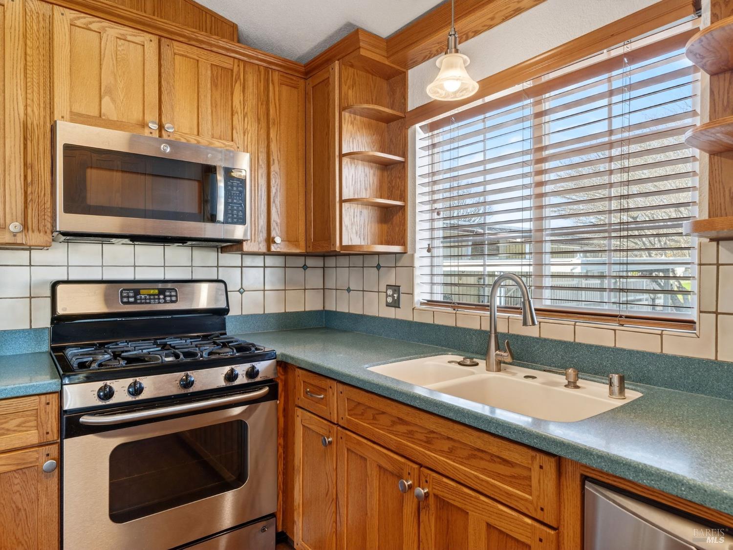 Detail Gallery Image 8 of 27 For 54 Hacienda Dr 54, Napa,  CA 94558 - 2 Beds | 2 Baths