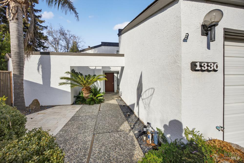 Detail Gallery Image 4 of 57 For 1330 Blackberry Ct, Dixon,  CA 95620 - 3 Beds | 2 Baths