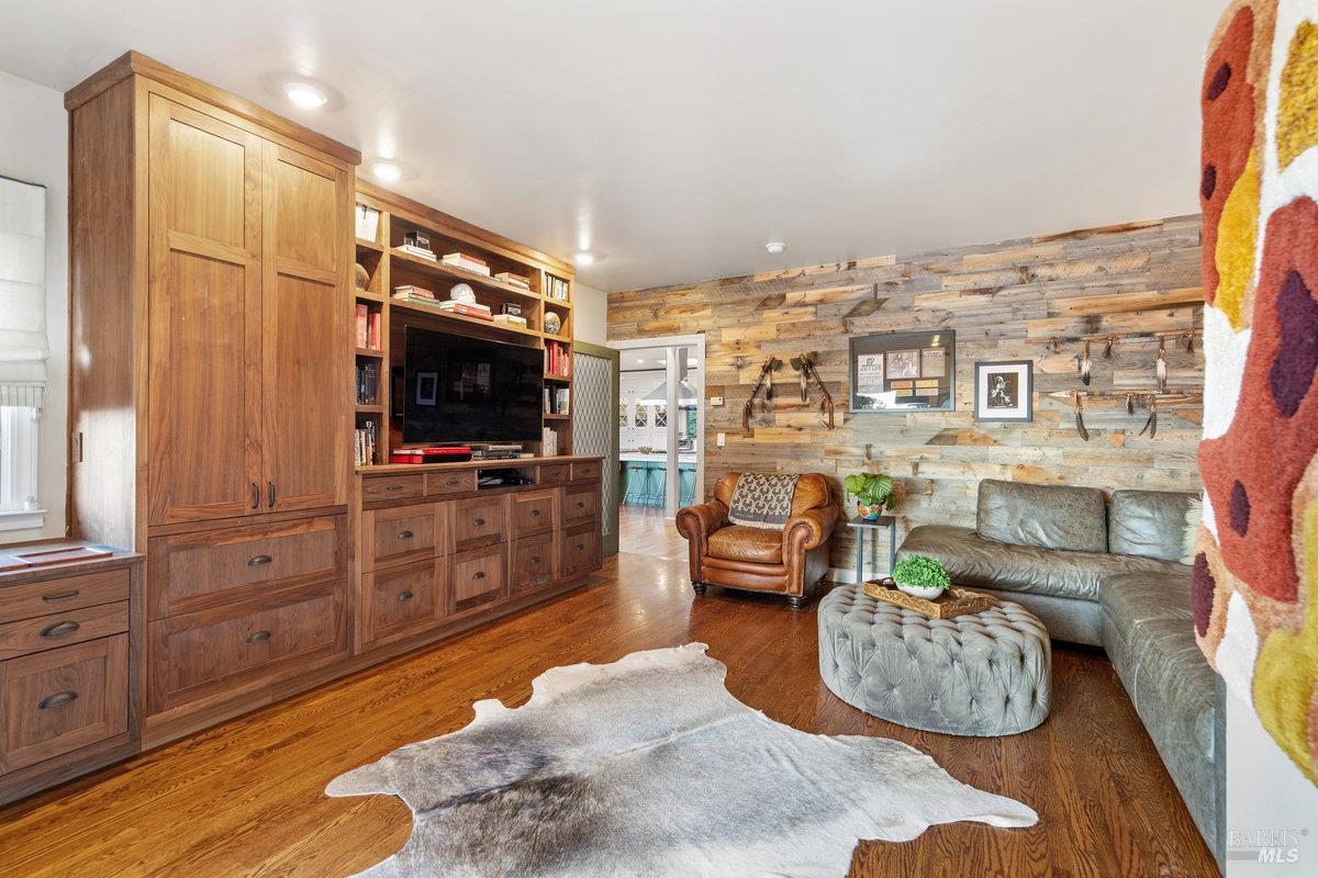 Detail Gallery Image 25 of 60 For 223 Evergreen Dr, Kentfield,  CA 94904 - 5 Beds | 4 Baths